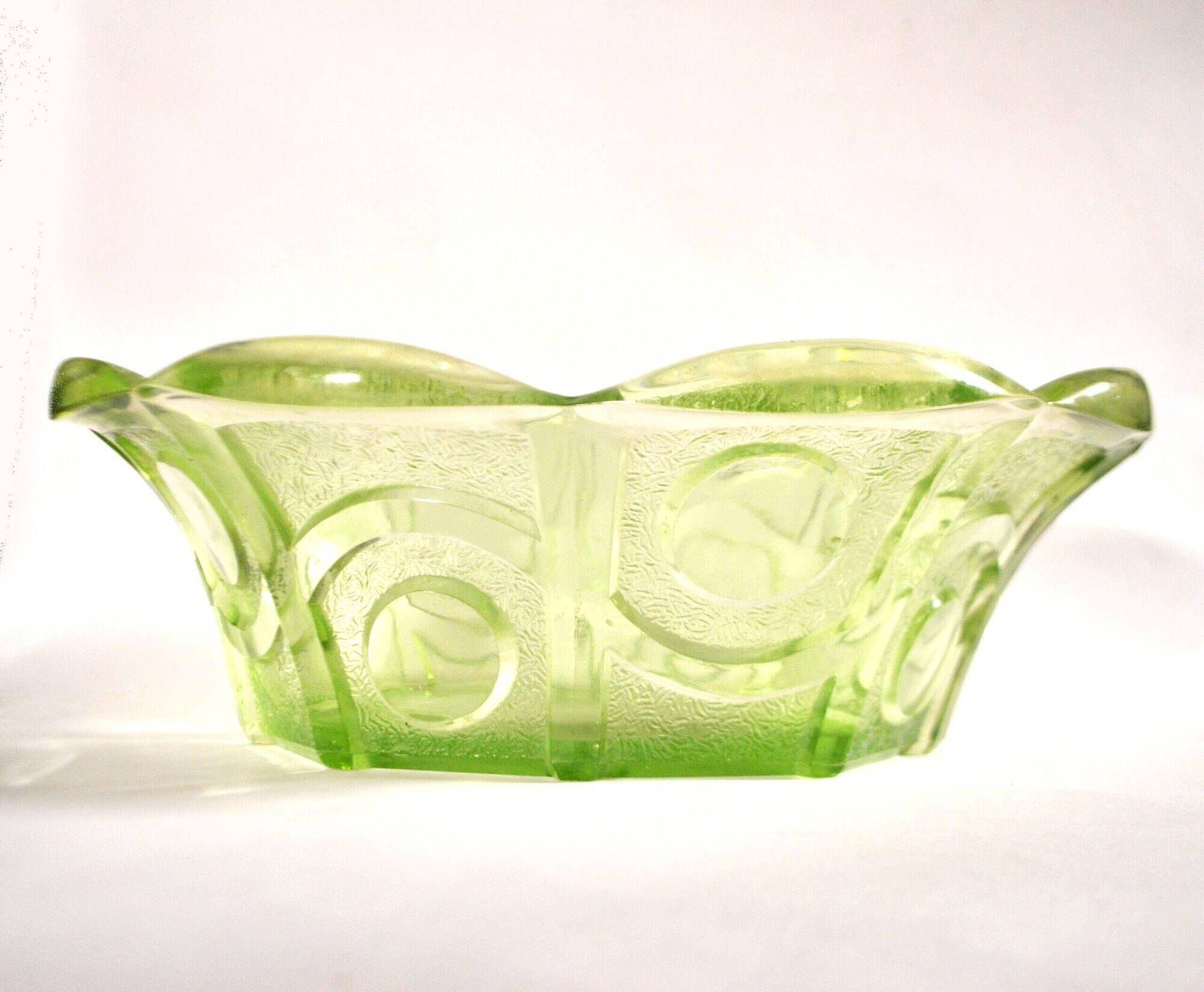 Art Deco oval bowl in green glass – geometric moulded decoration 1920-1930