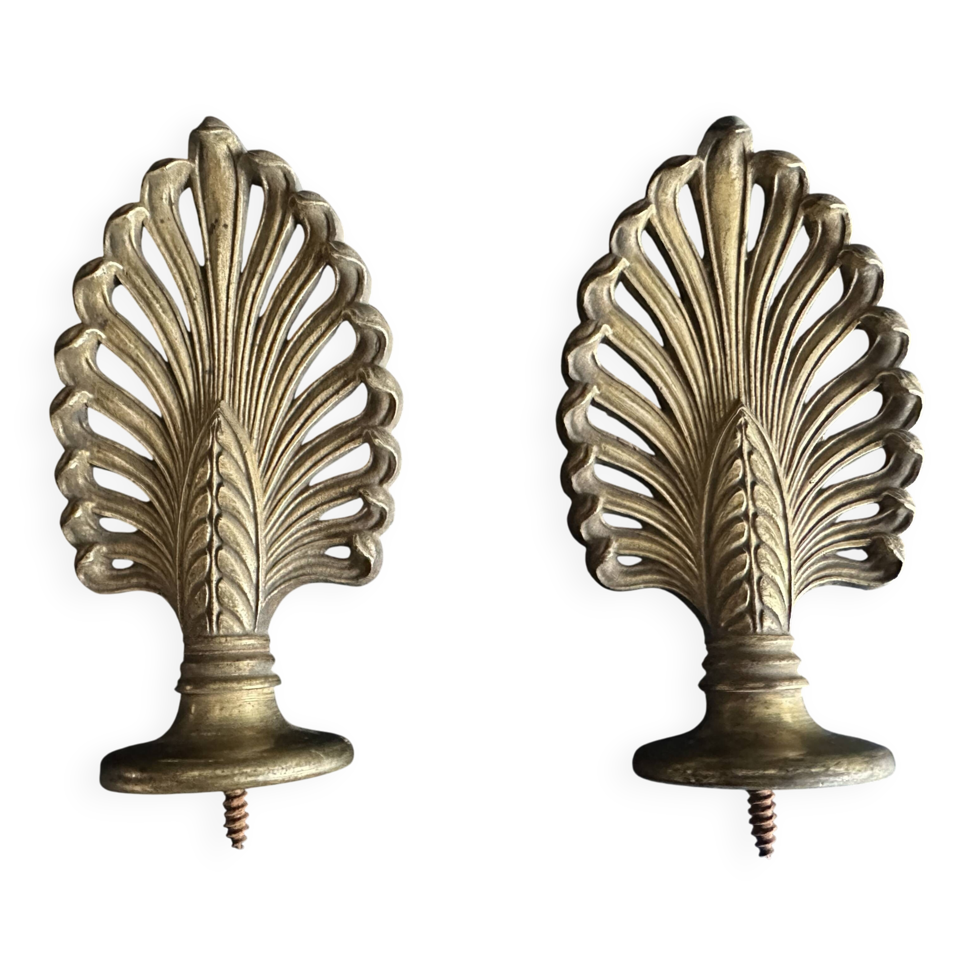 Pair of bronze curtain rod finials in the Napoléon III style with a palmette design.