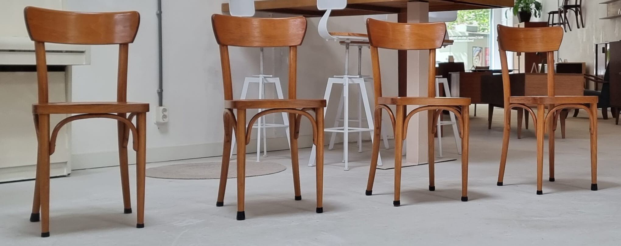 Chaises bistrot, milieu XXème