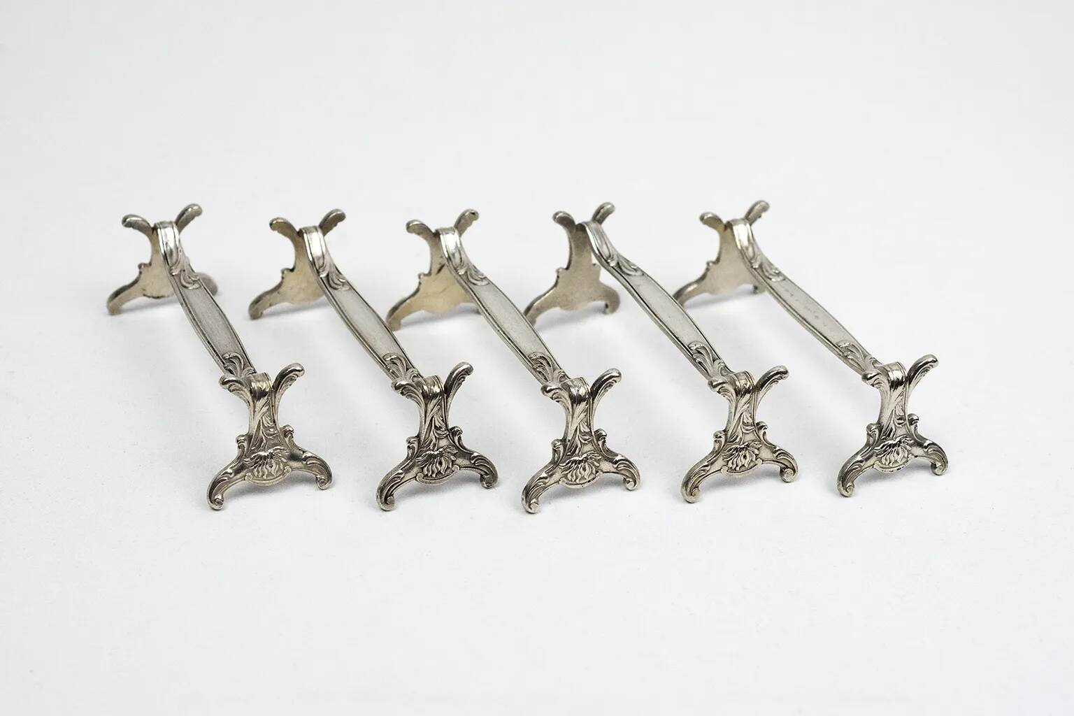 Christofle – Set of 10 Art Nouveau knife rests with chrysanthemum decoration