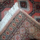 Tapis vintage fait main Bukhara en laine rose et bleu ciel (81cm x 118cm)
