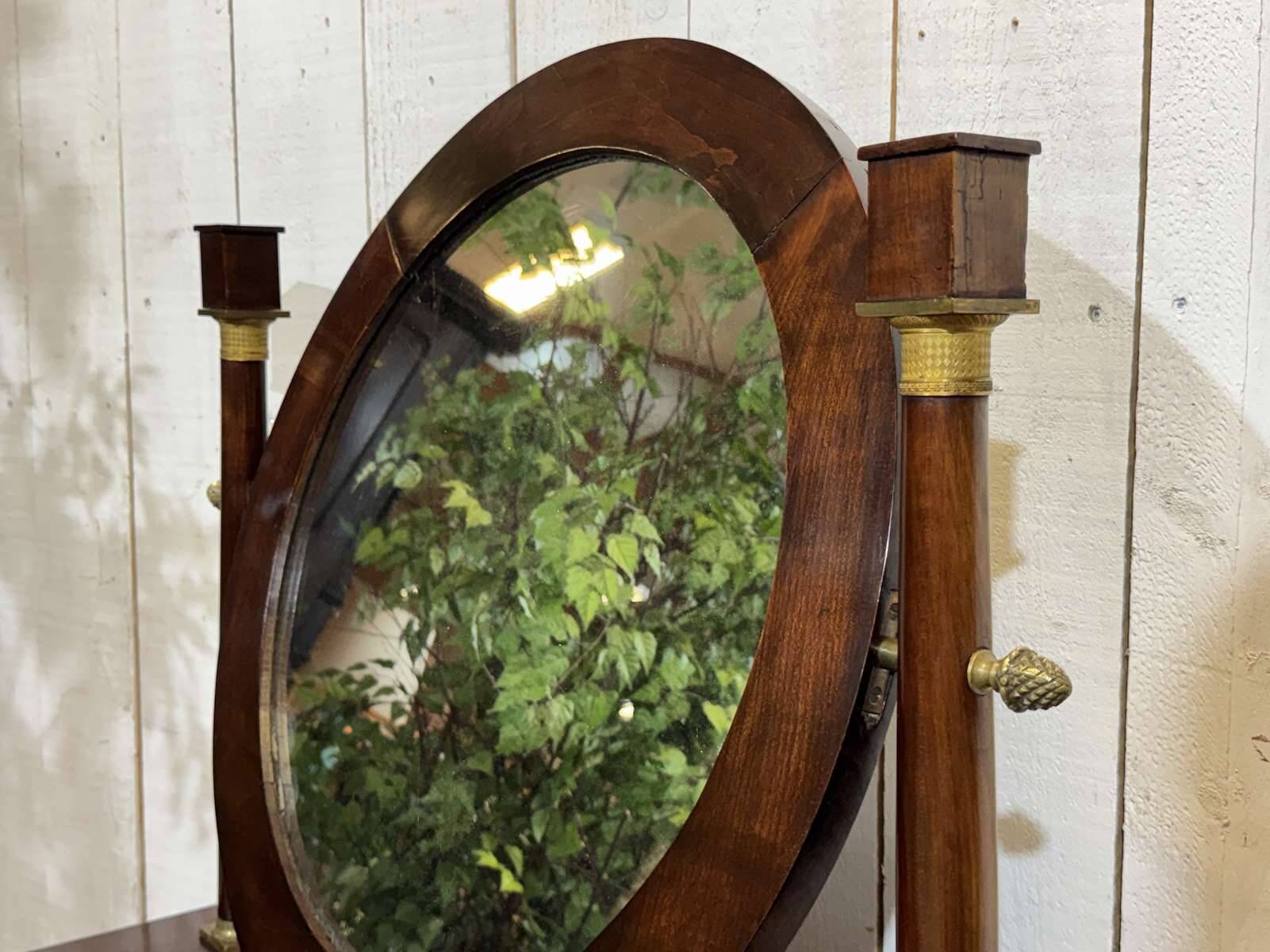 Empire hairdresser from the 19th century in mahogany with a marble top.