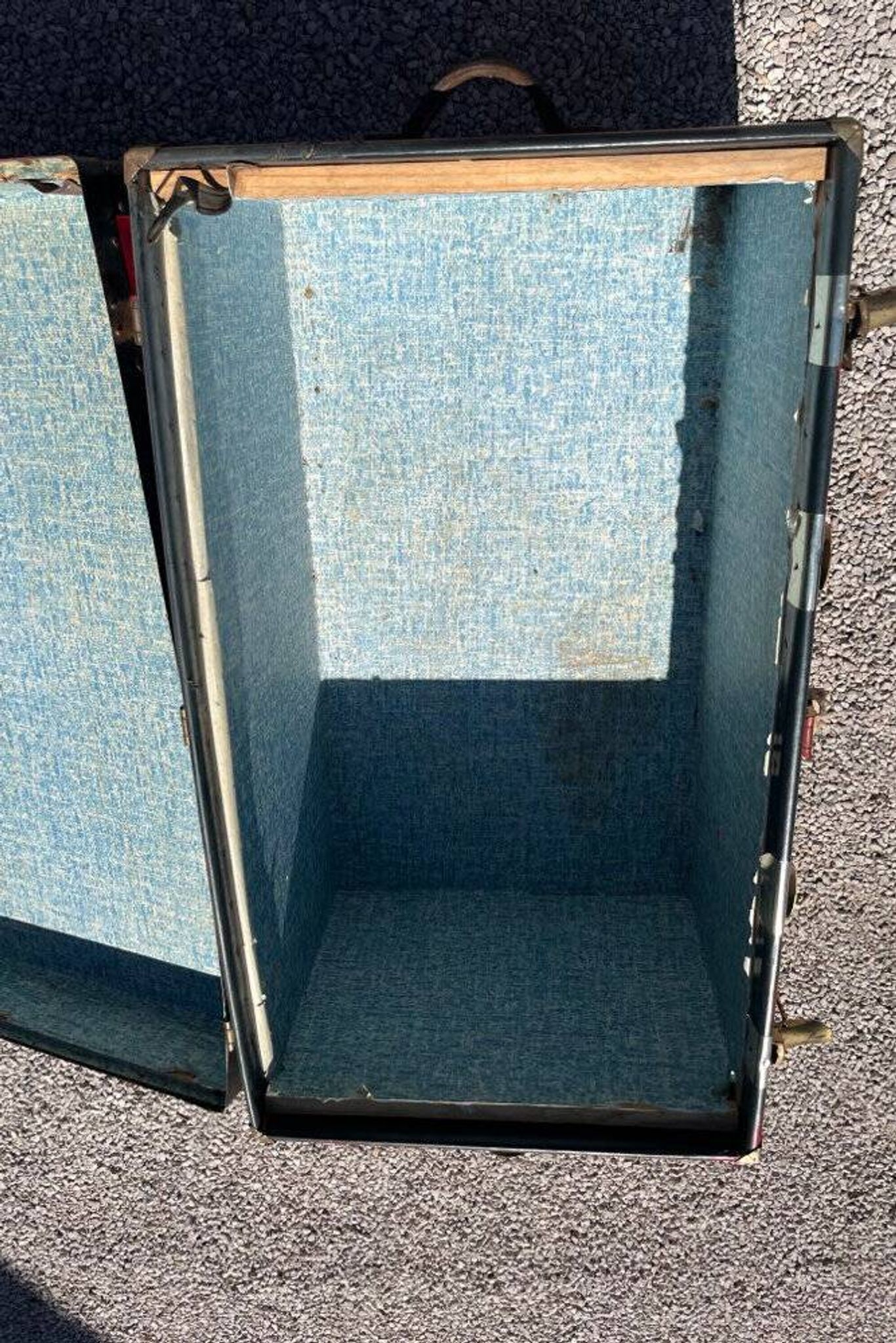Large vintage trunk from the 1930s/40s.