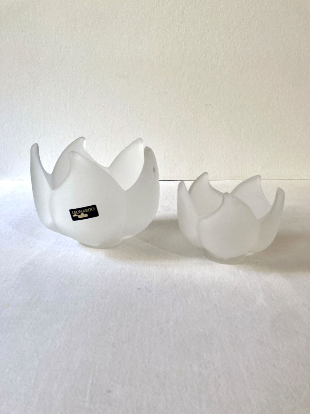 Pair of "Lotus" frosted glass candle holders – Leonardo