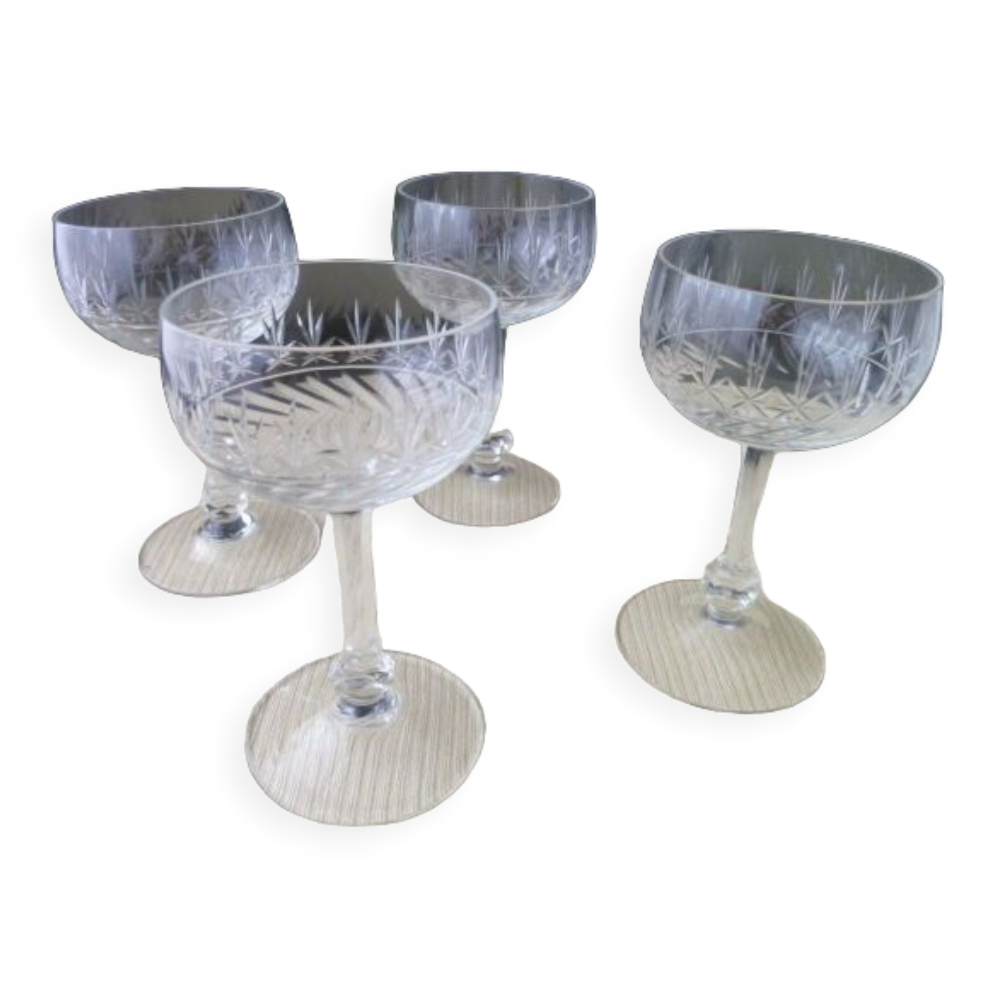 Set de 4 verres à pied en verre taillé pour vin rosé ou blanc