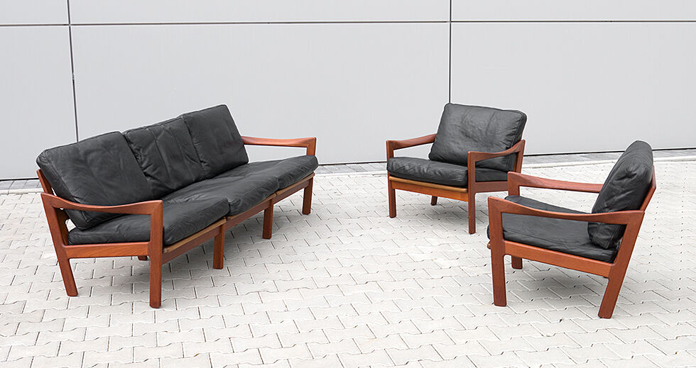 Sofa and armchairs designed by Illum Wikkelso