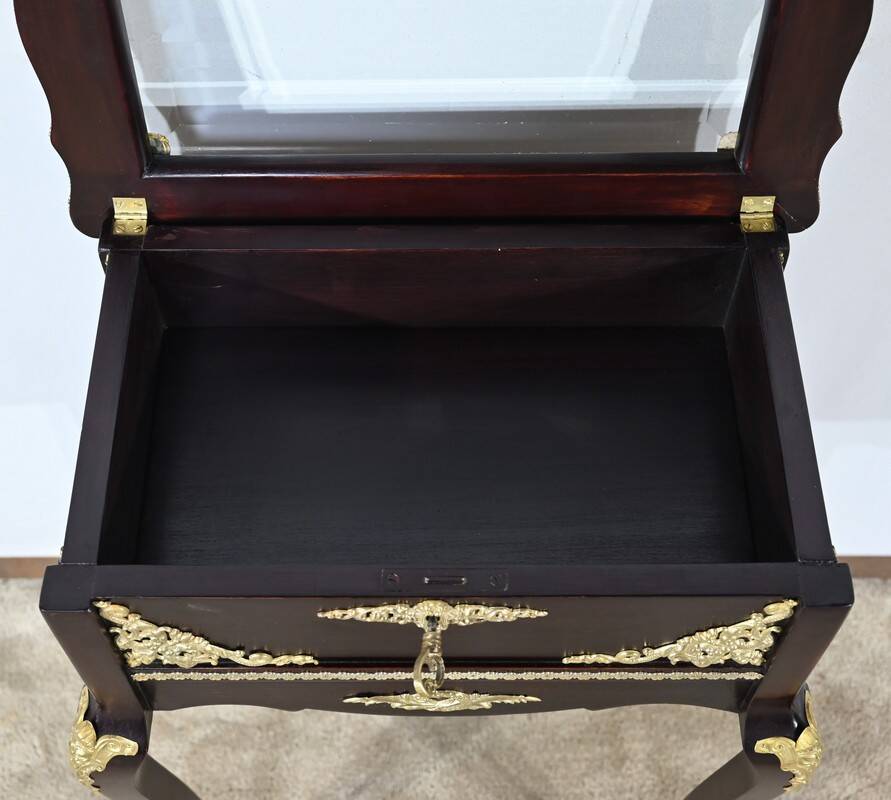 Middle Display Table in Stained Mahogany, Louis XV style, Napoleon III period – Mid-19th century