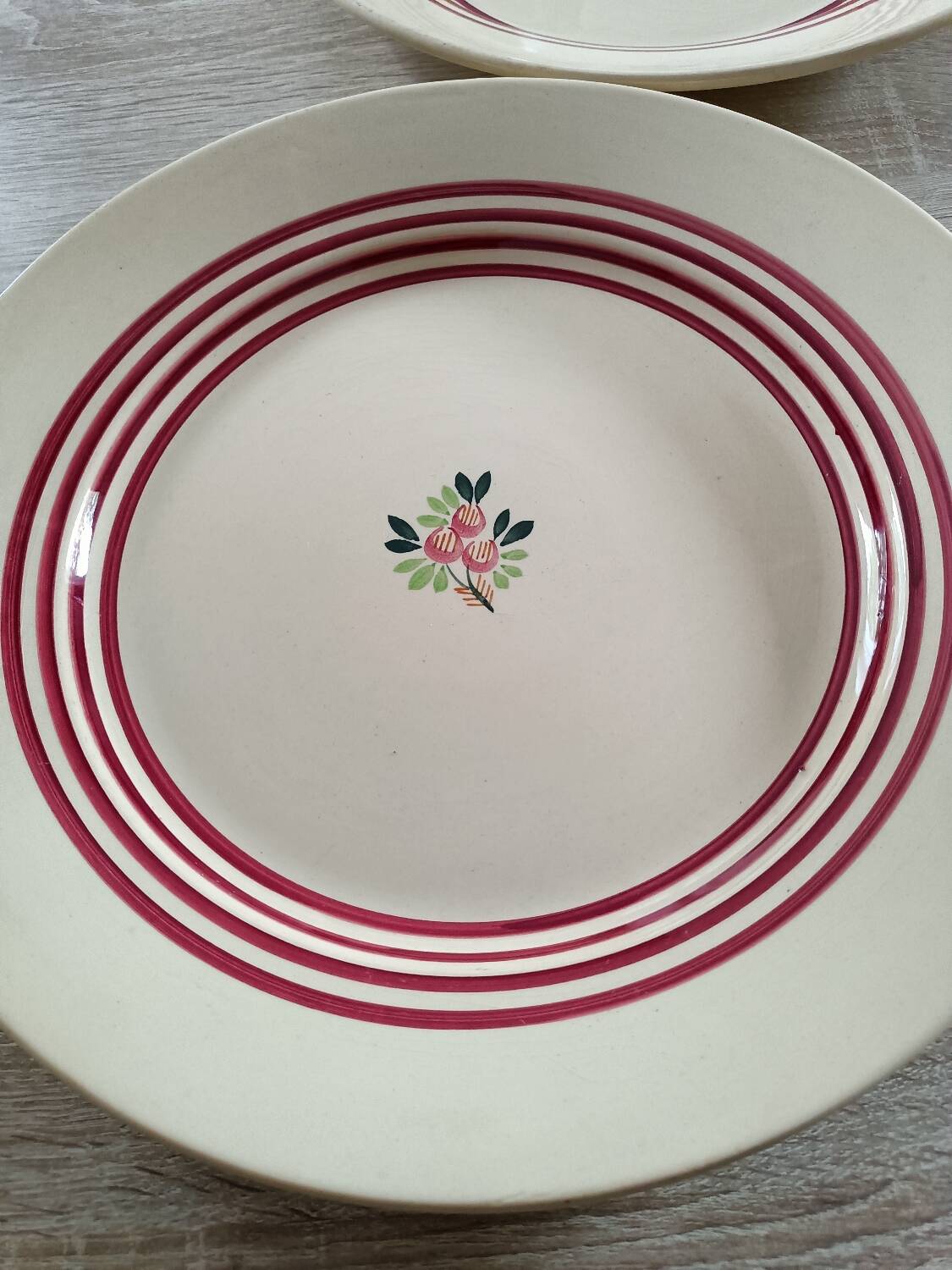 2 vintage Gien dishes