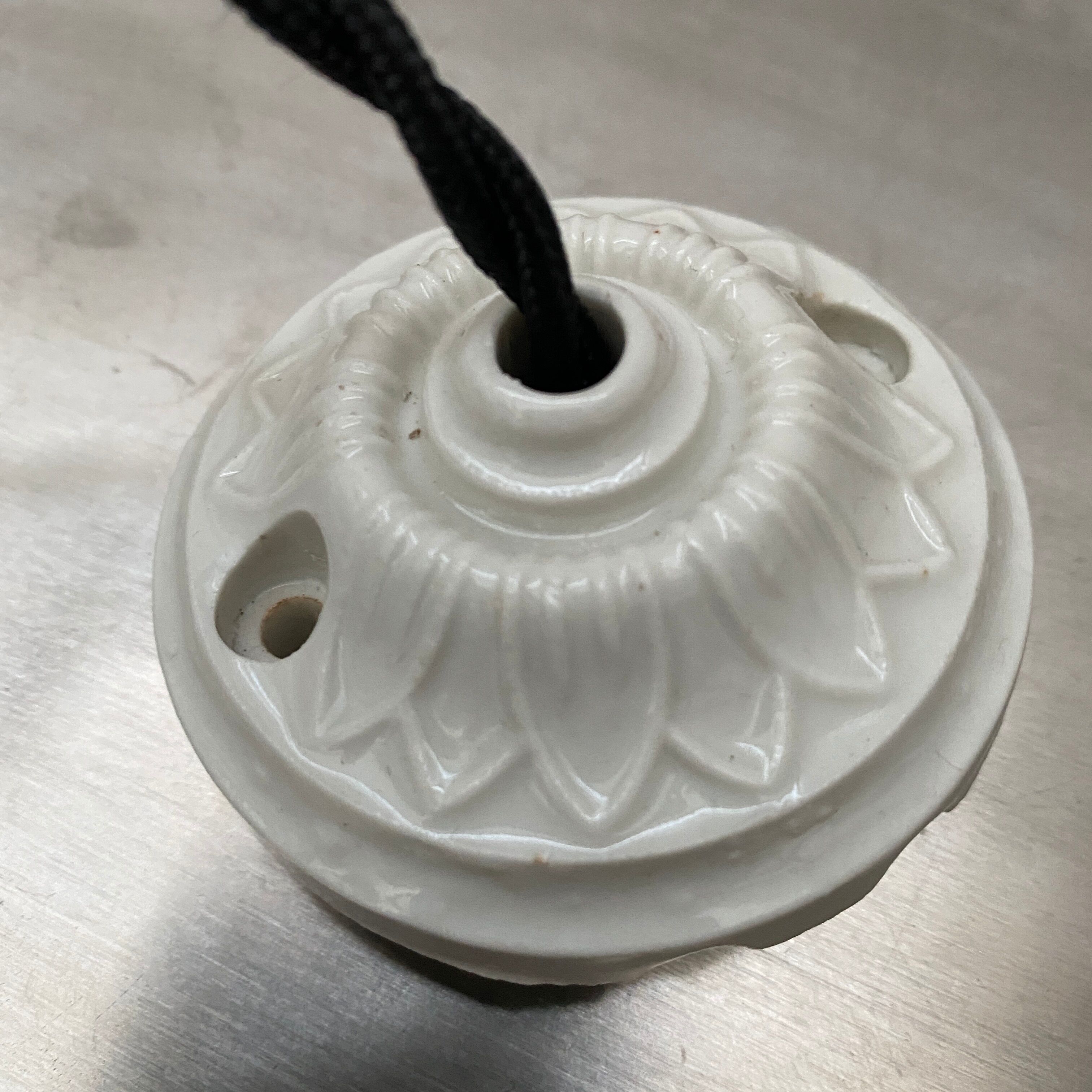 Lot 2 industrial hanging emaillee noires