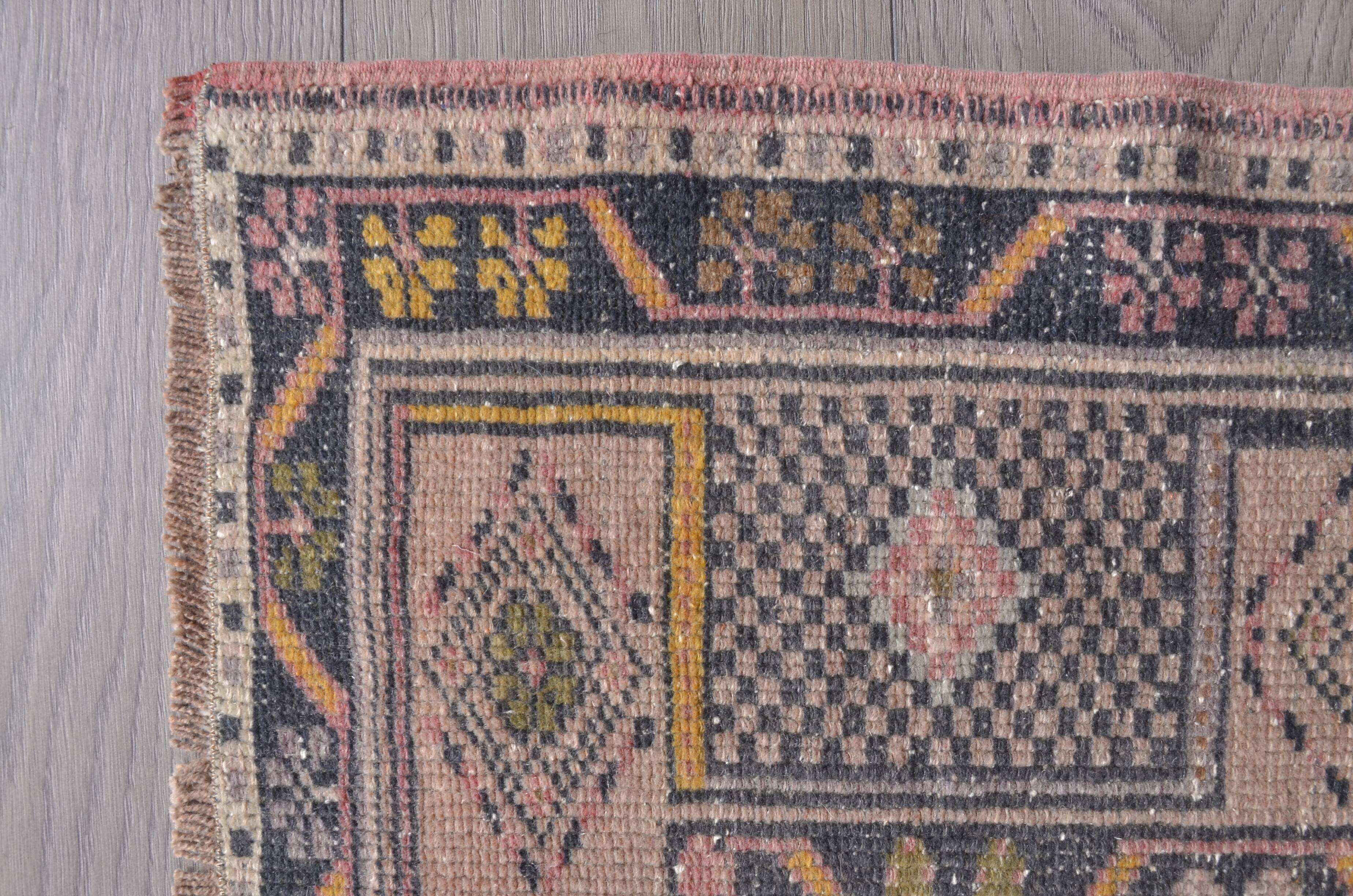 One a Kinf Of Unique Vintage Rug c837