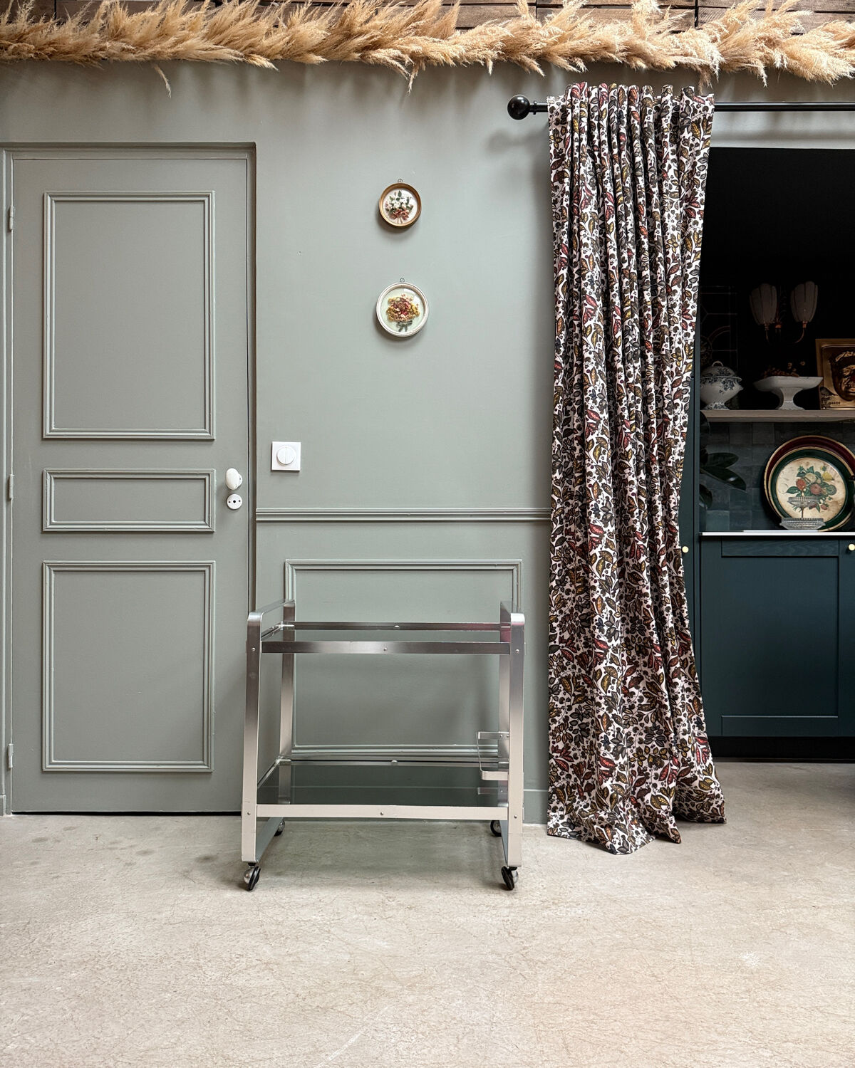 Vintage 70s serving cart in chromed metal and smoked glass