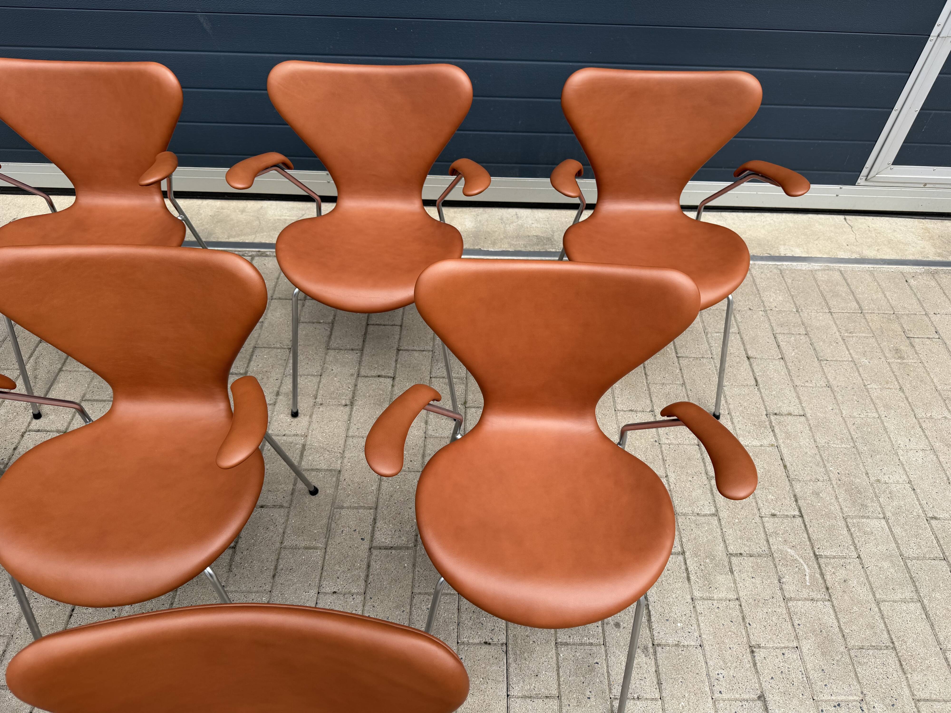 10x armchairs with arms, series 7 Butterfly Fritz Hansen by Arne Jacobsen in Cognac leather, in perfect condition.