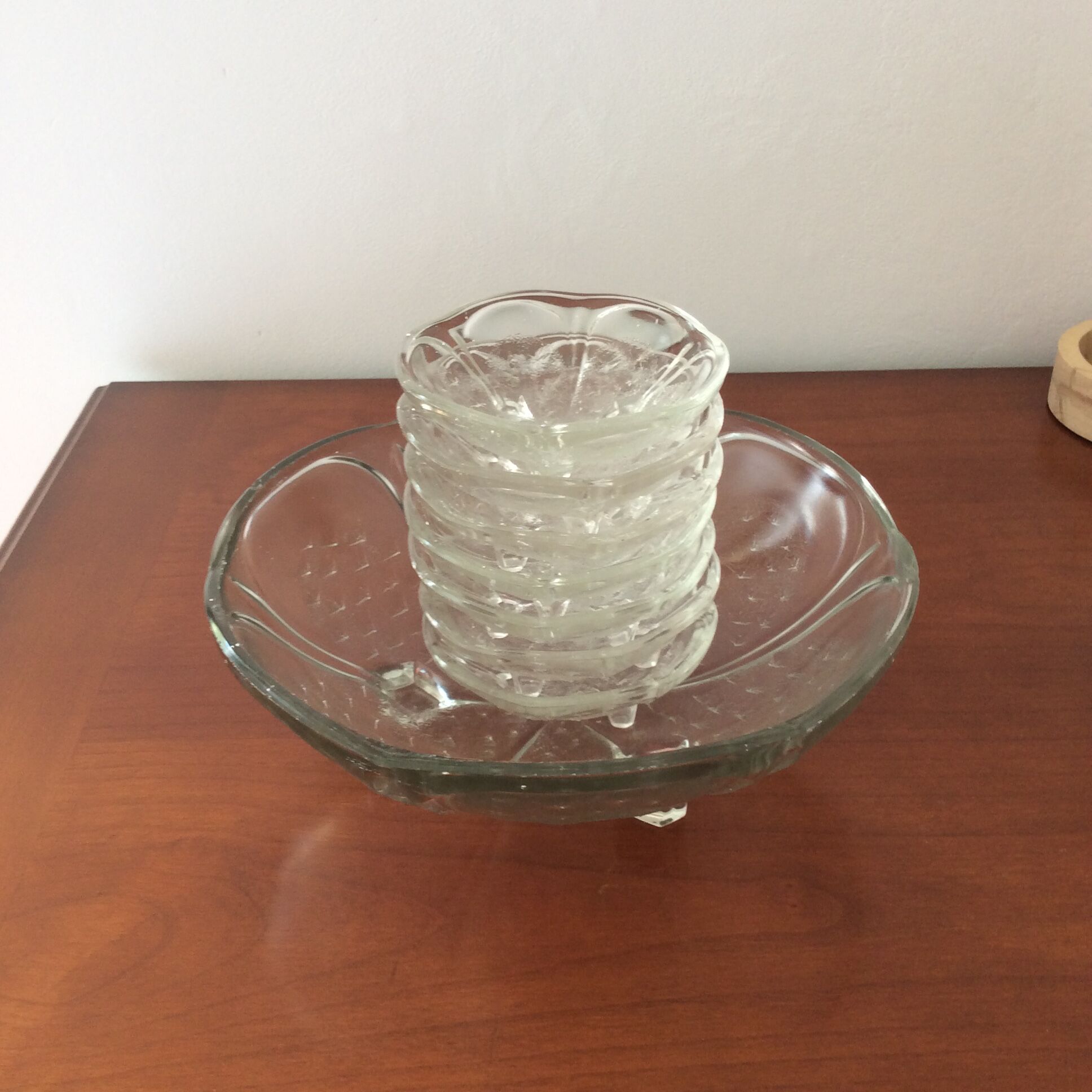 Fruit salad set on 3 glass feet (bowl and 7 cups)