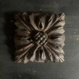 Ornement en bois sculpté carré du 16e siècle