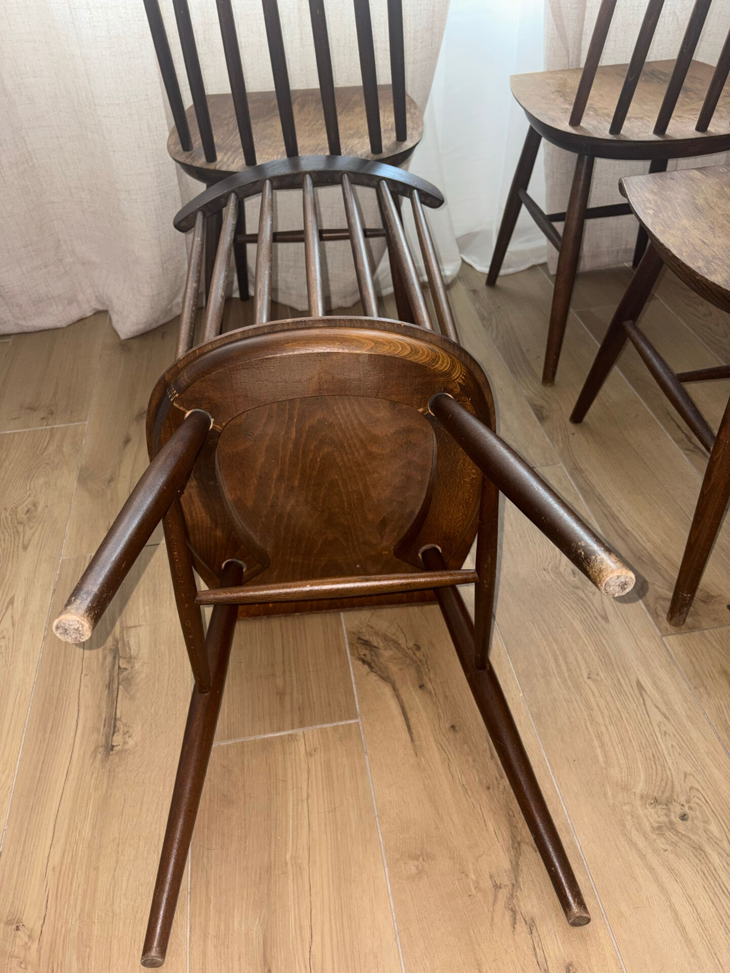 Chaise modèle Fanett