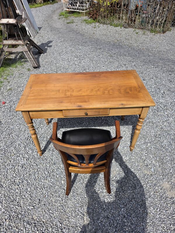 Bureau style Louis Philippe en merisier massif