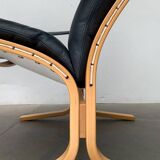Siesta lounge chair set in Norwegian leather with ottoman by Ingmar Relling for Ekornes