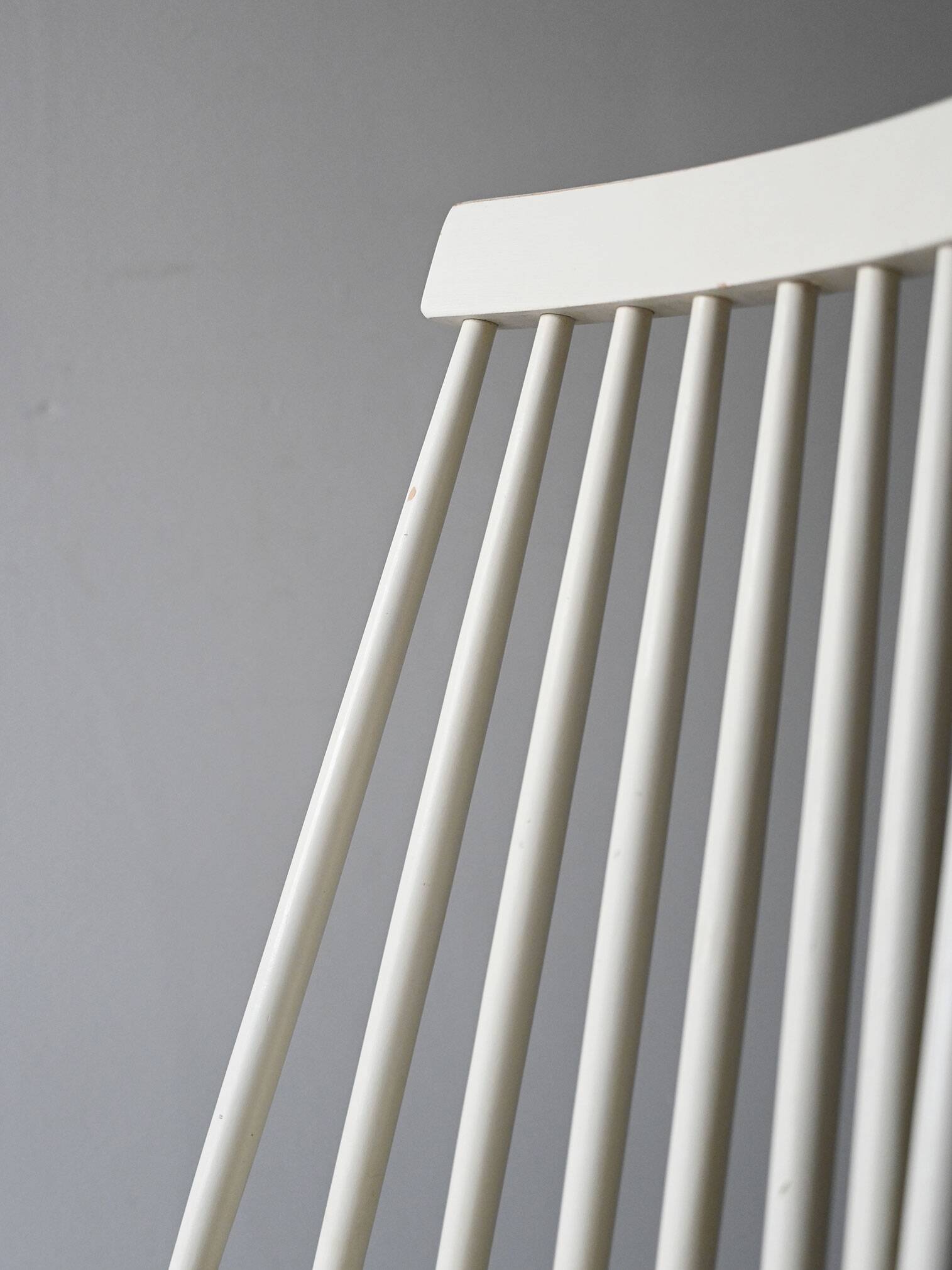 Set of 6 White Pinstolar Chairs