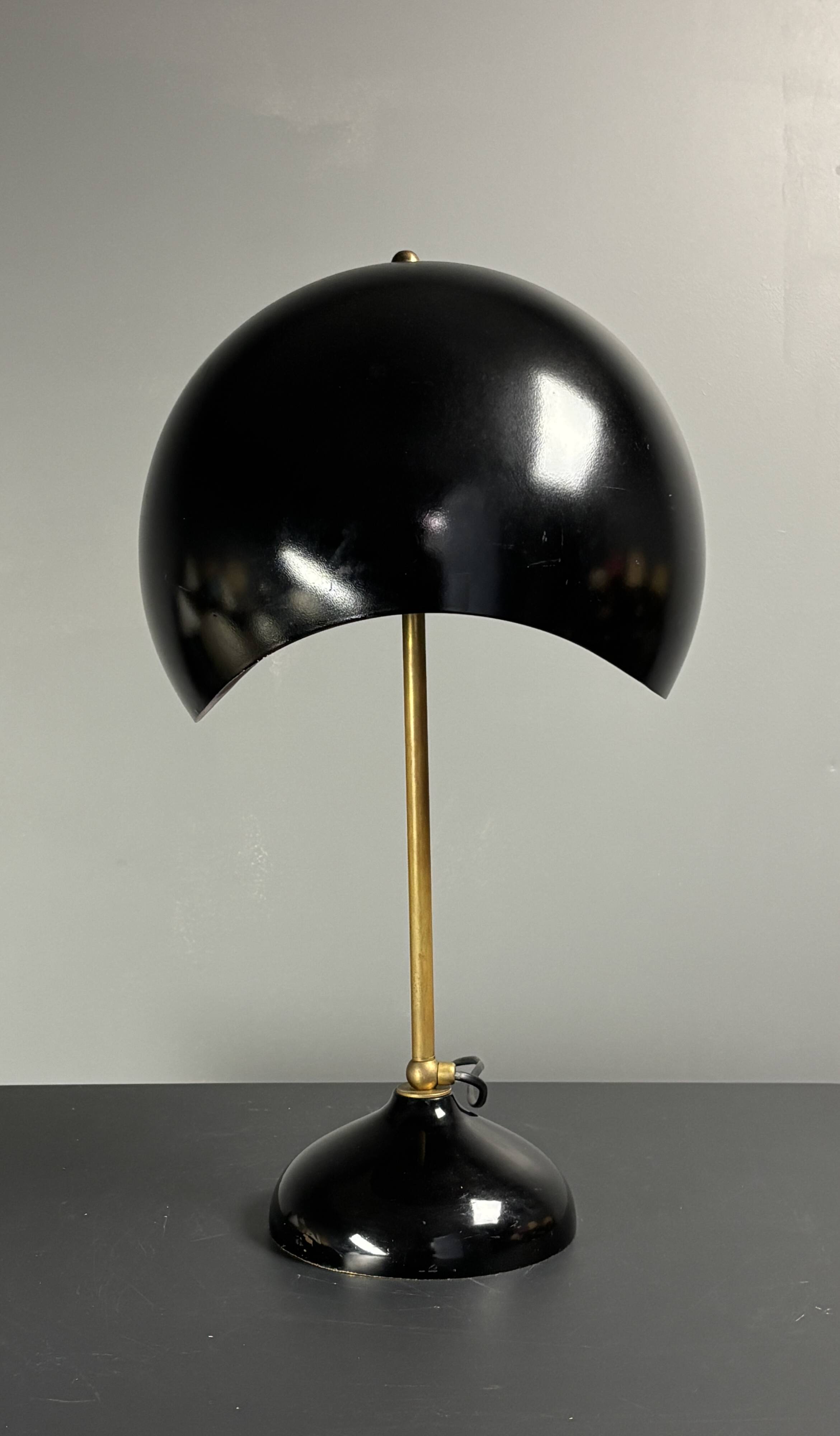 Midcentury Italian scallop mushroom wavy brass desk or table lamp, 1960s
