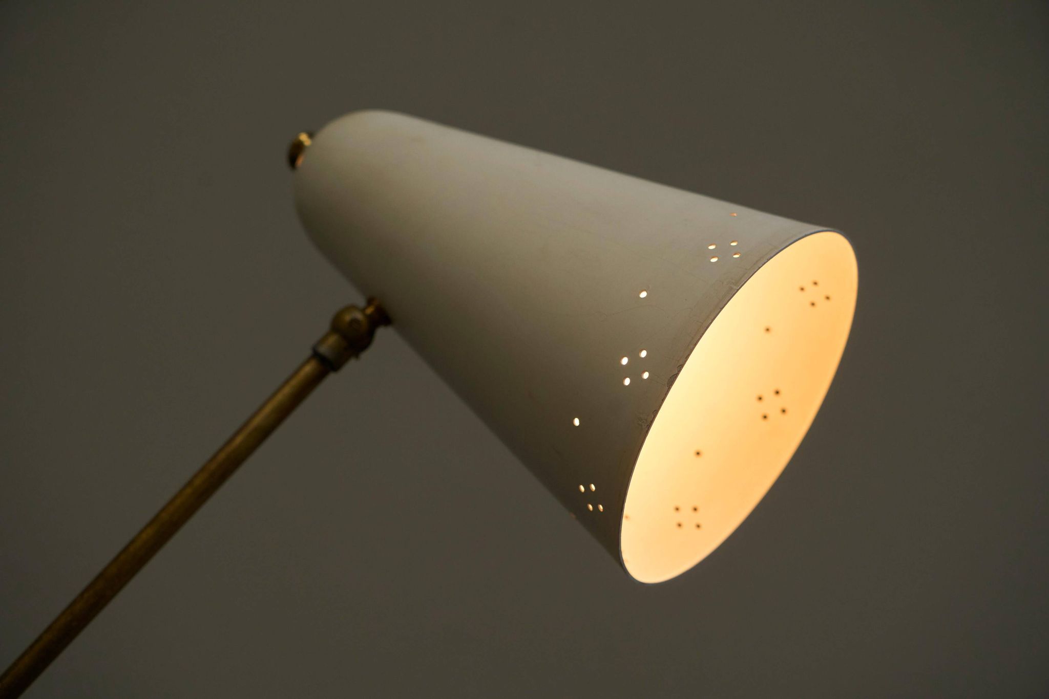 Lampe de table Mid Century réglable abat-jour perforé années 1950