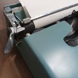 Olivetti lettera 32 typewriter