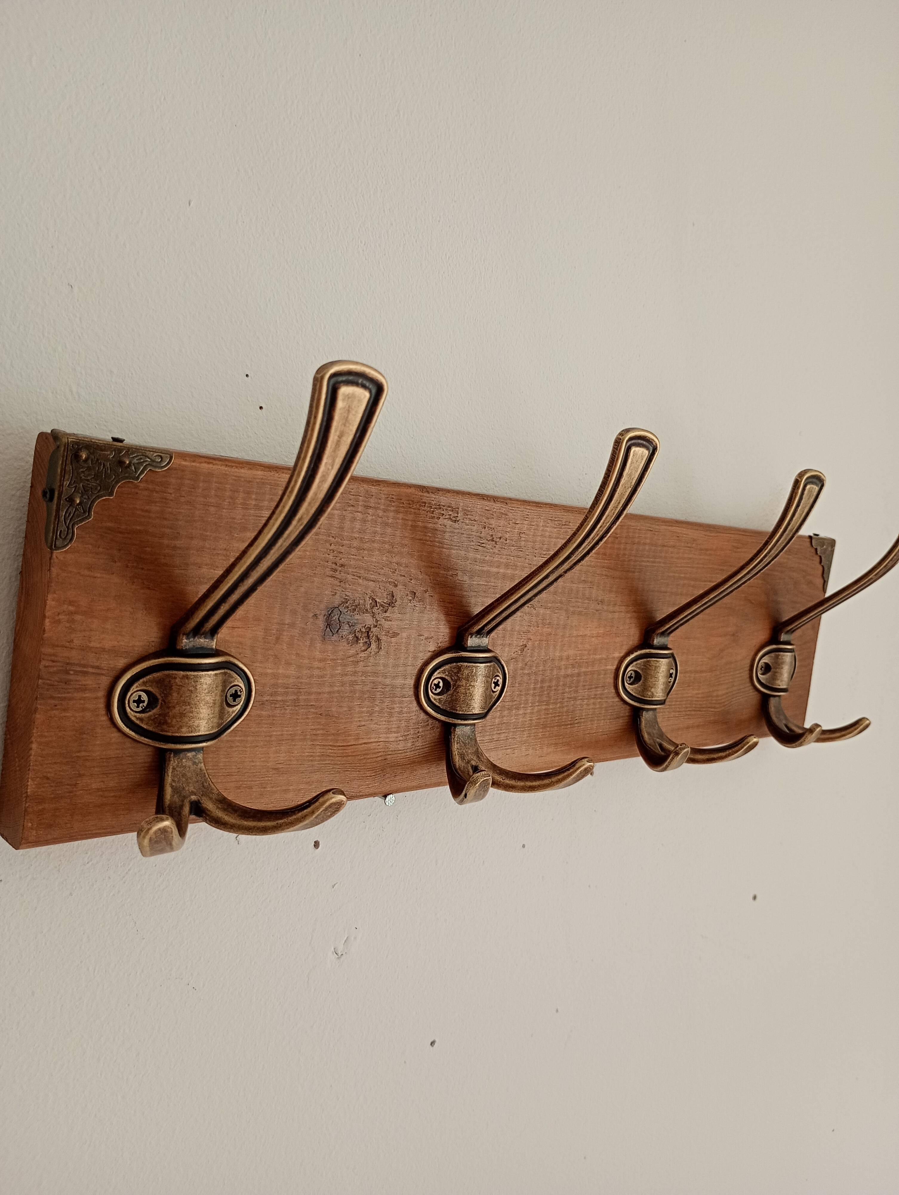 Wall-mounted coat rack in wood – 4 metal hooks – 45 cm