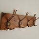 Wall-mounted coat rack in wood – 4 metal hooks – 45 cm
