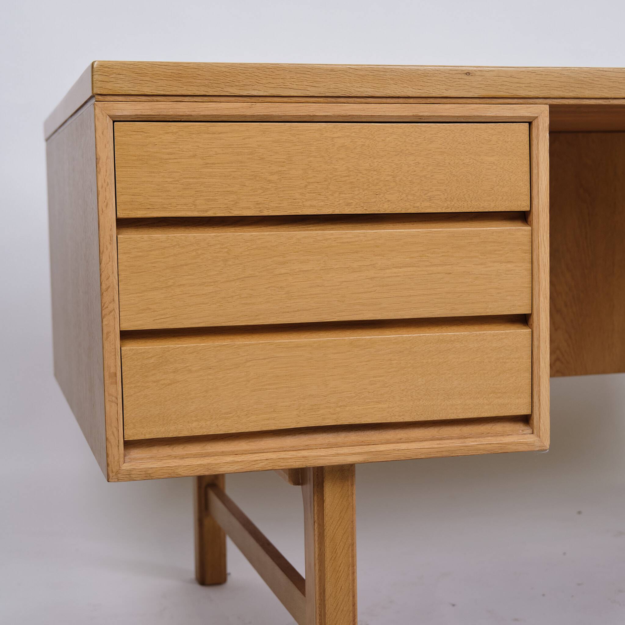Freestanding desk - six drawers - oak - Omann Junior - Danish design - 1960s