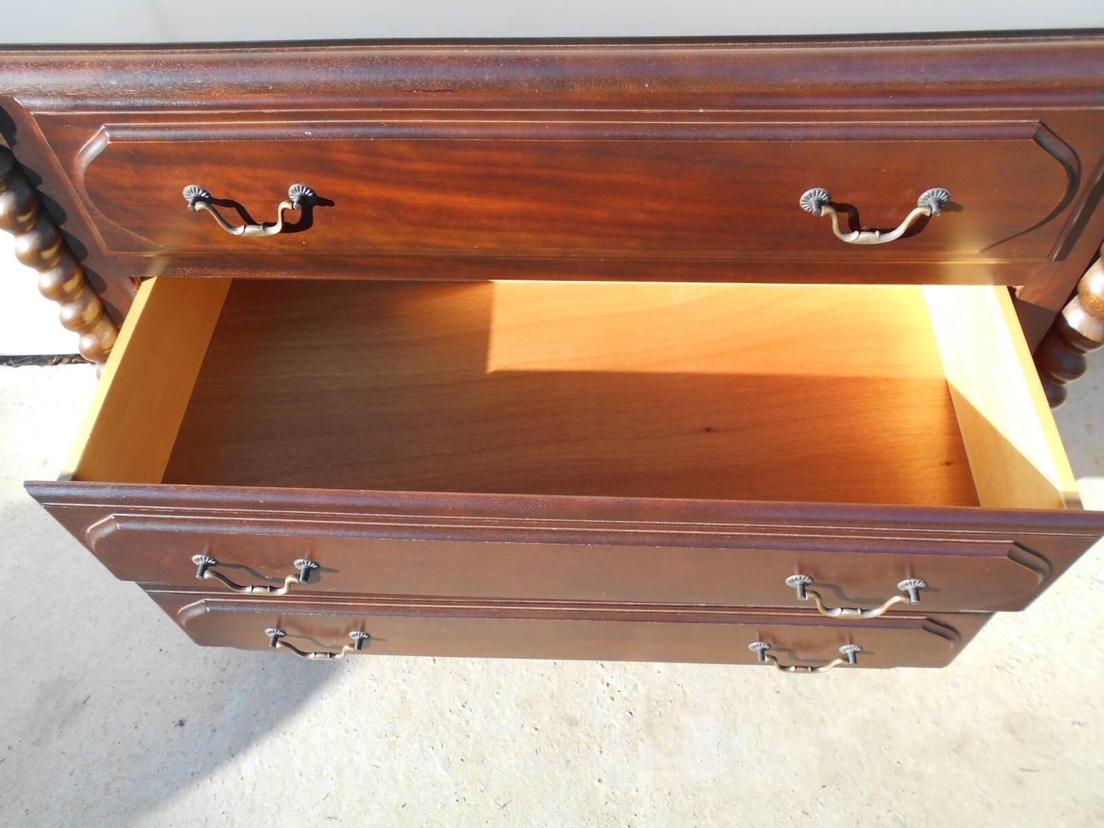 Commode 3 tiroirs de style Louis XIII
