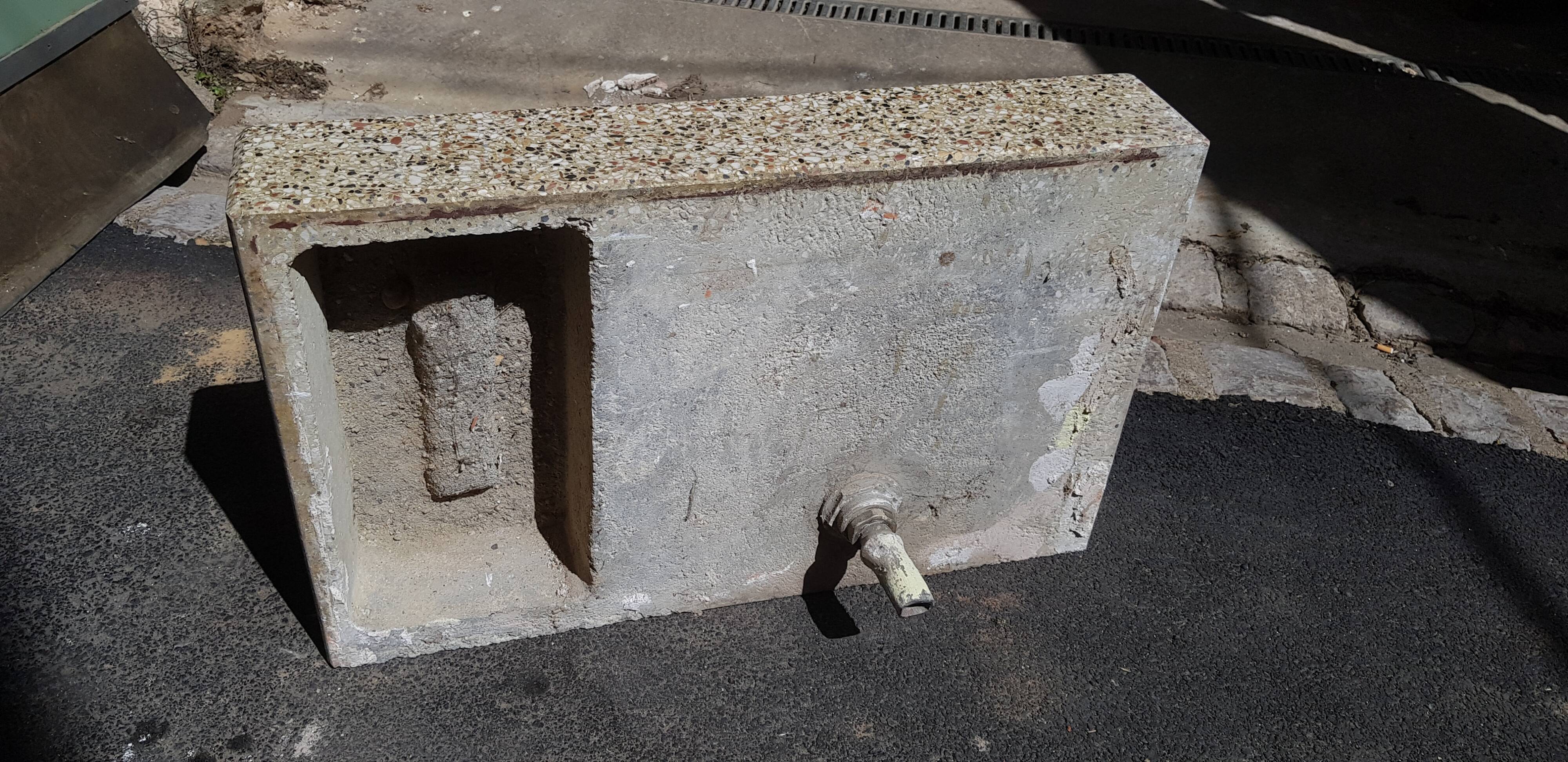 Evier ancien ciment granité