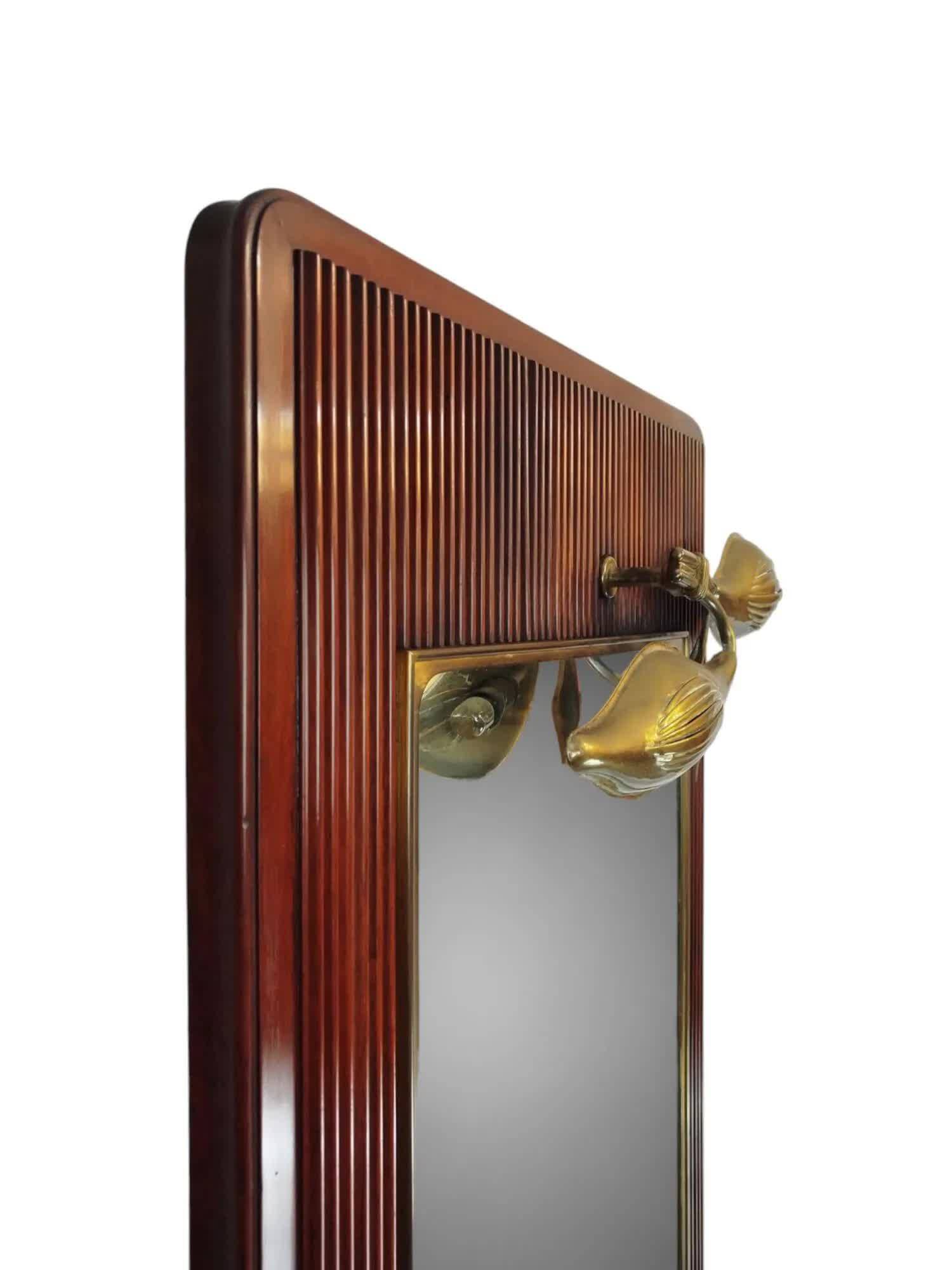 Floor mirror with fluted wood and brass lamp, Buffa/Borsani style.