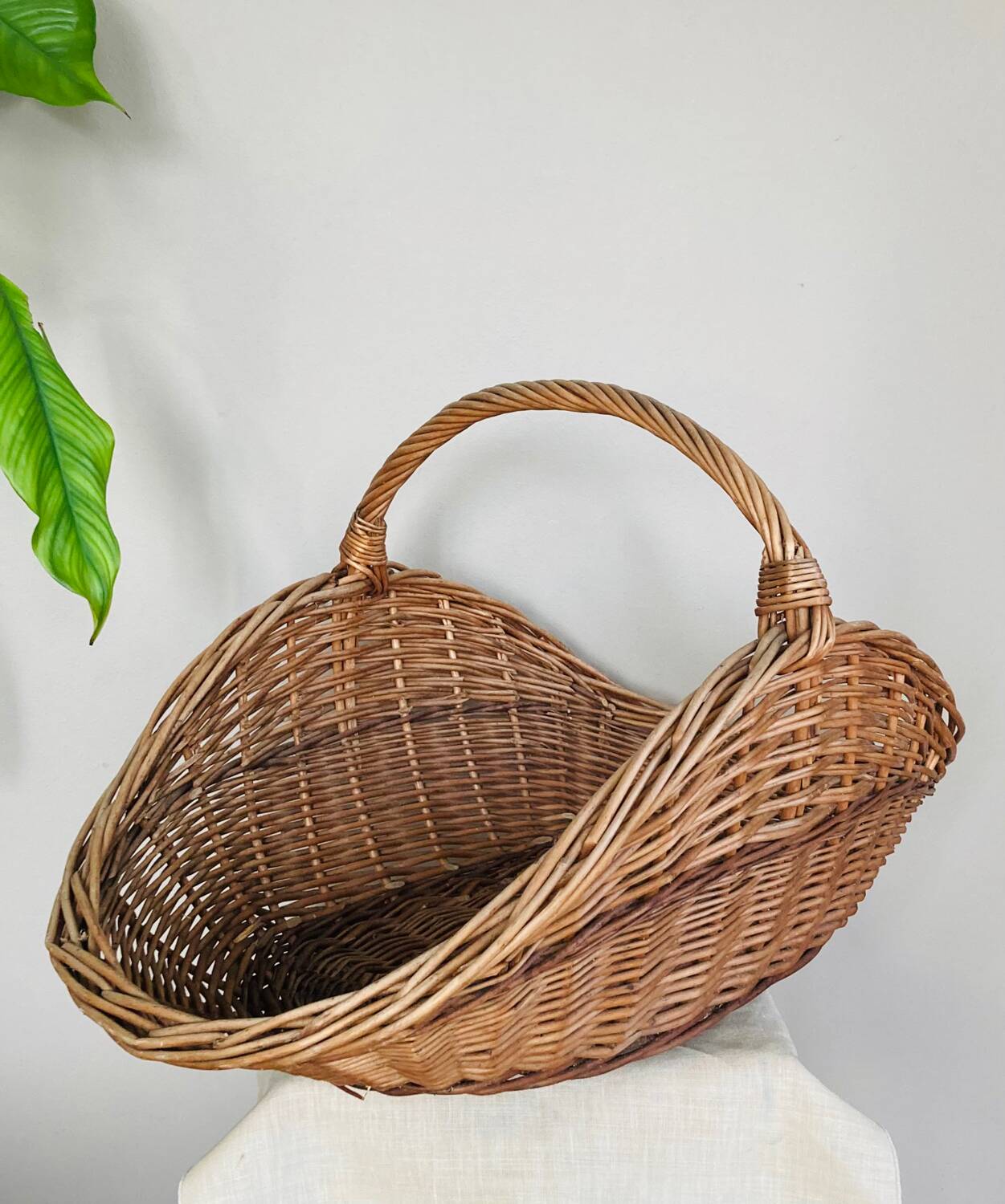 Wicker rattan log basket from the 1970s/80s