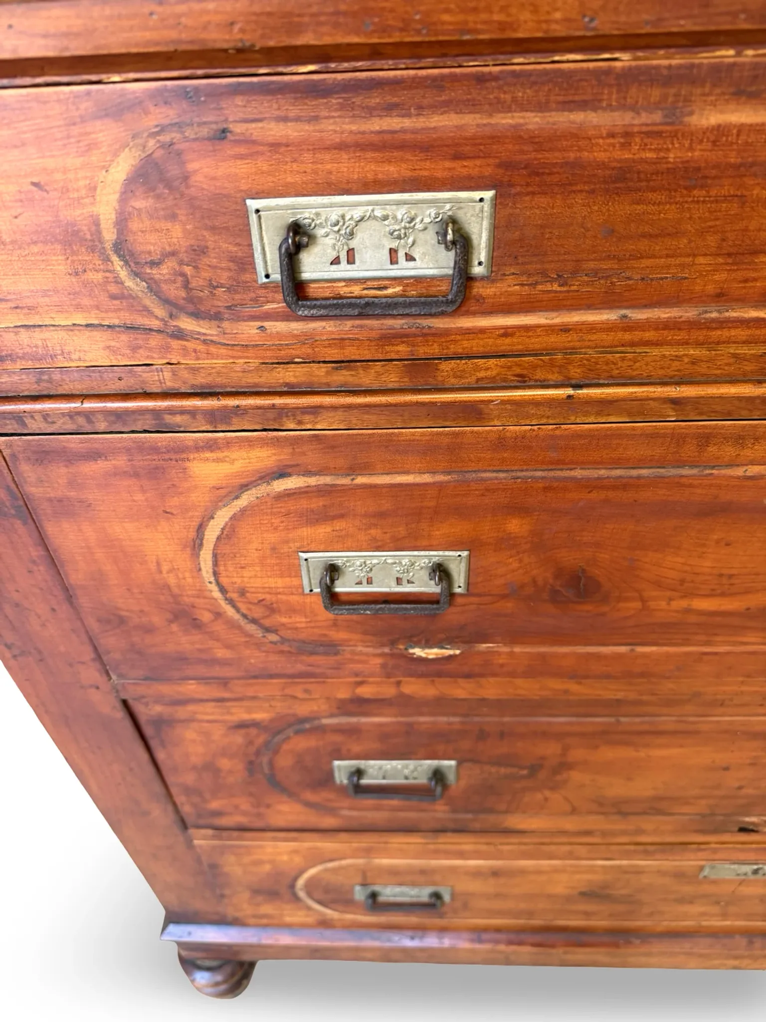 Antique Italian walnut chest of drawers dating to the late 19th centur