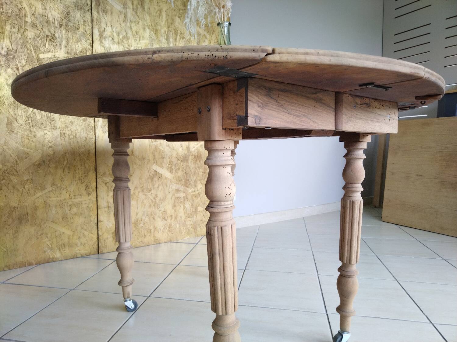 Round walnut shutter table