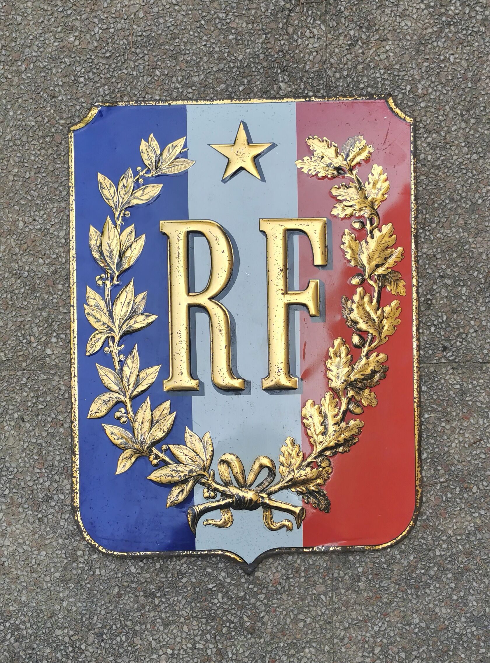 Sheet metal plate carries the flag of the French Republic