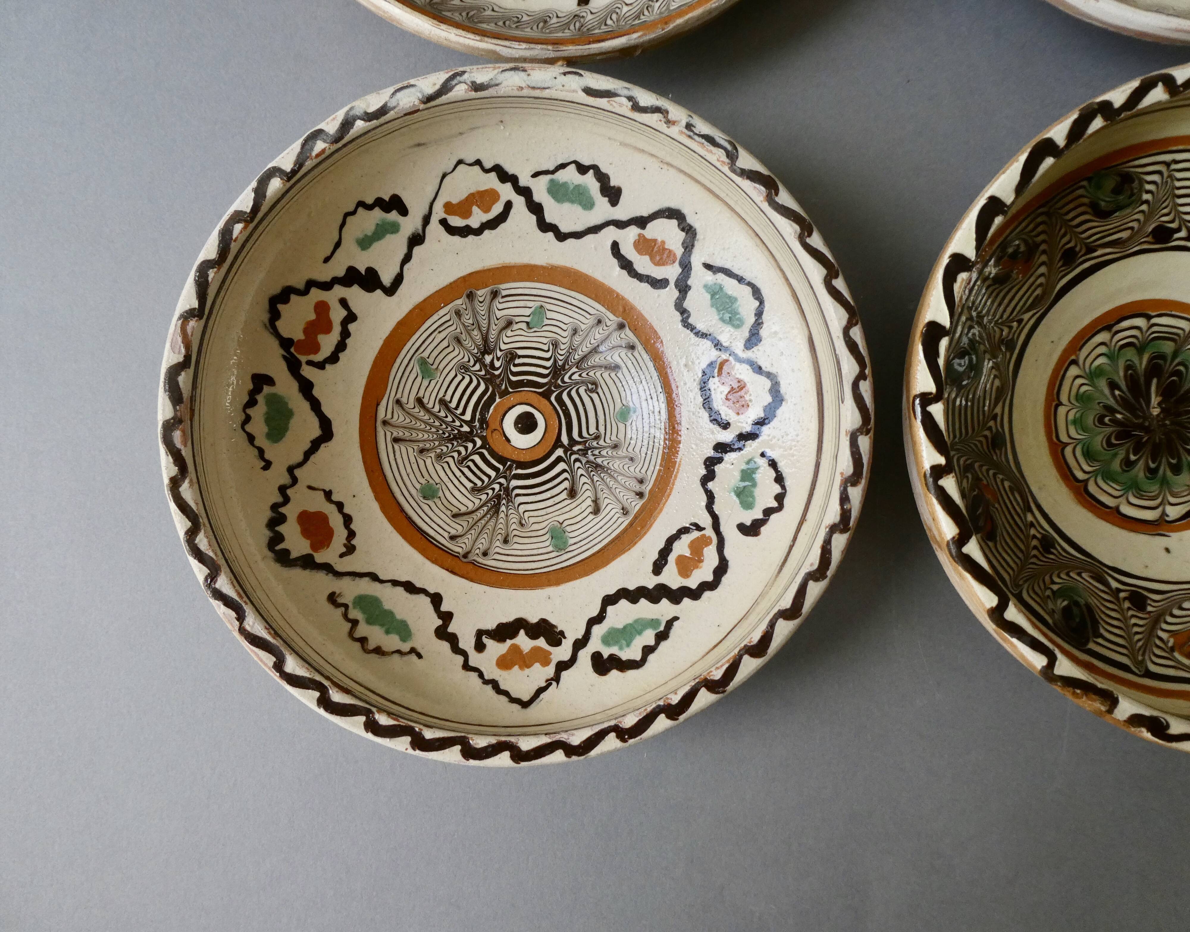 Set of 4 cups or Horezu pottery, signed