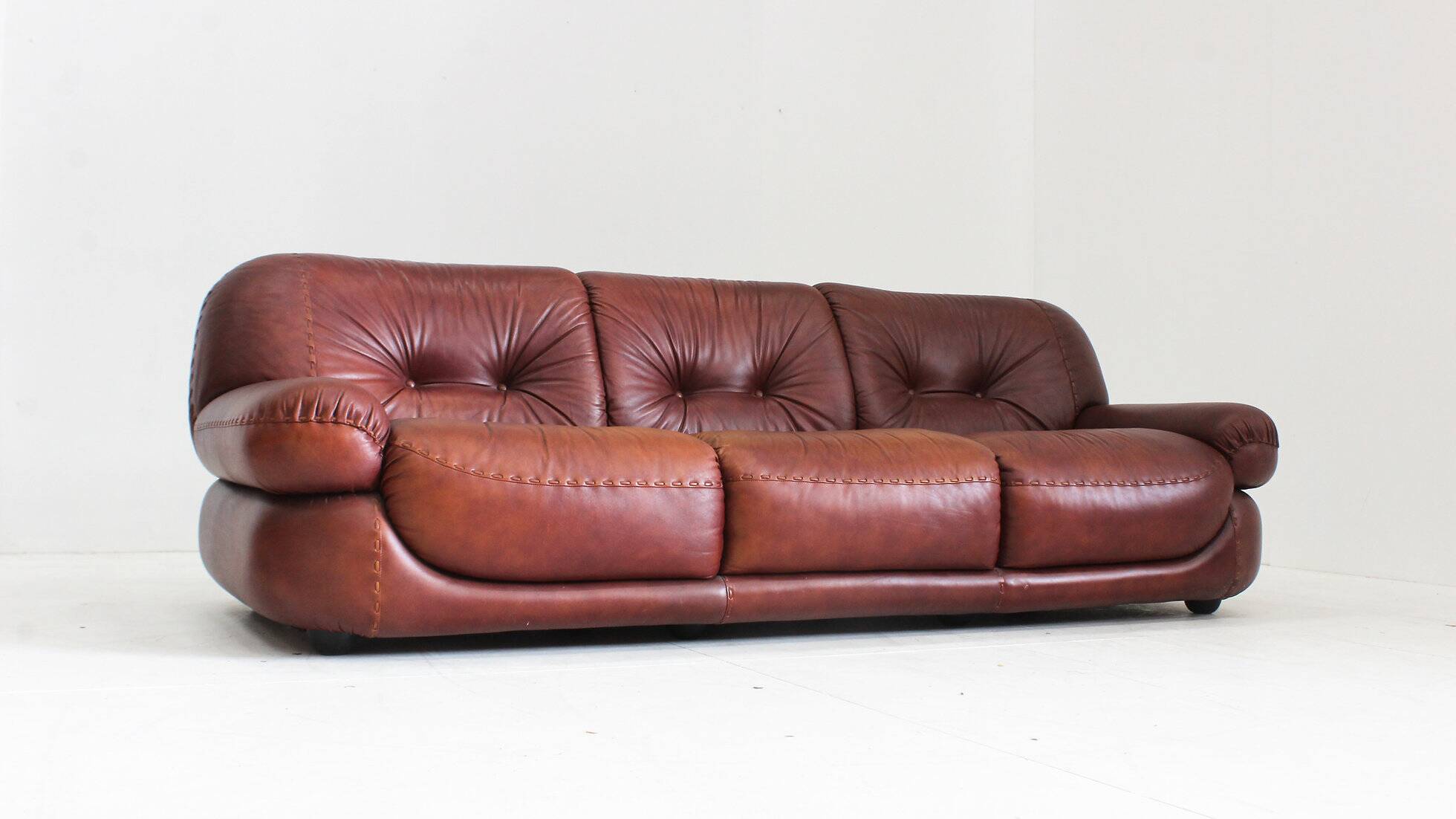 Vintage Sapporo Italian leather sofa Mobil Girgi 1970s
