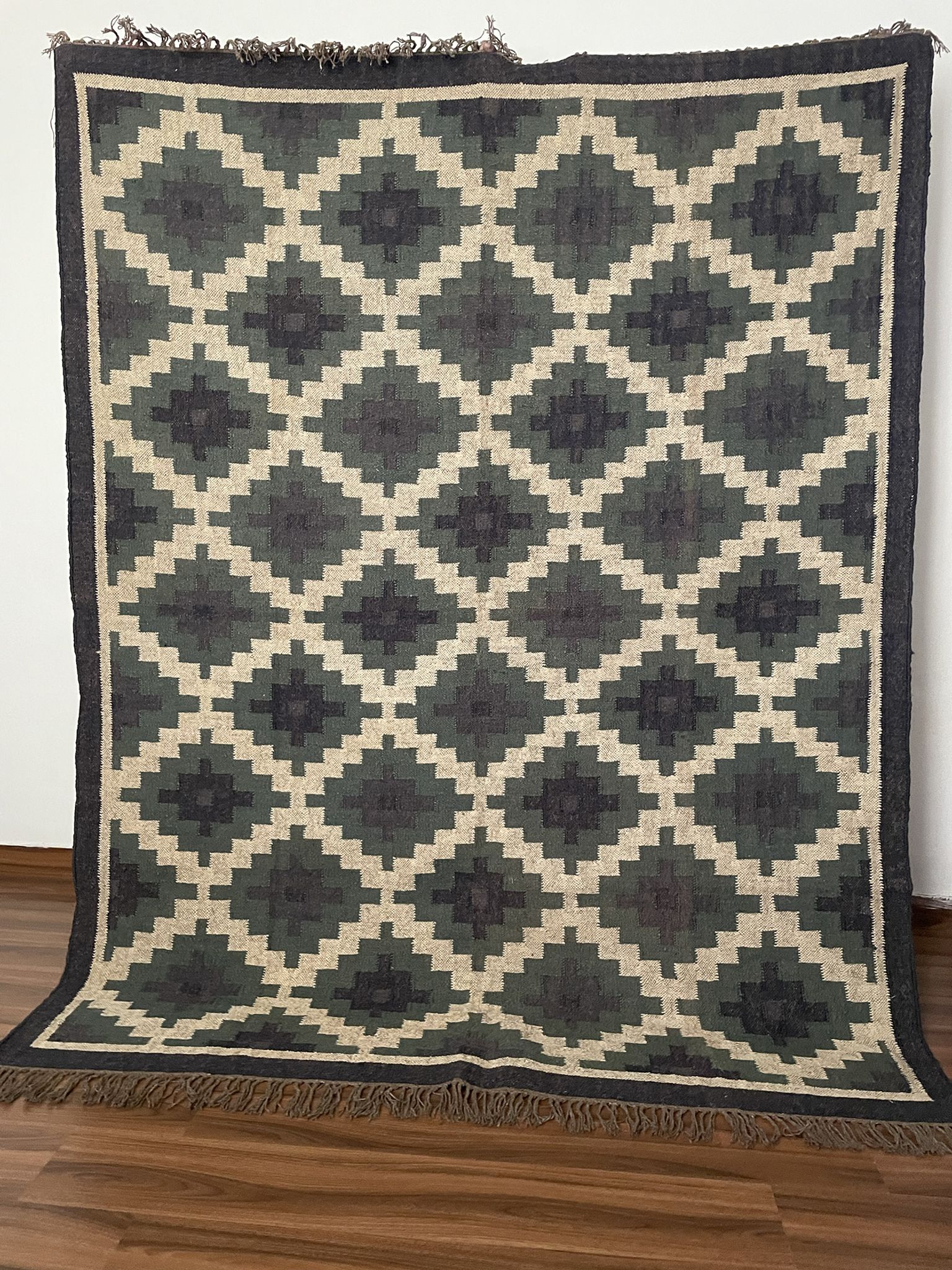 6.5x6.5 ft - handmade jute/wool rug