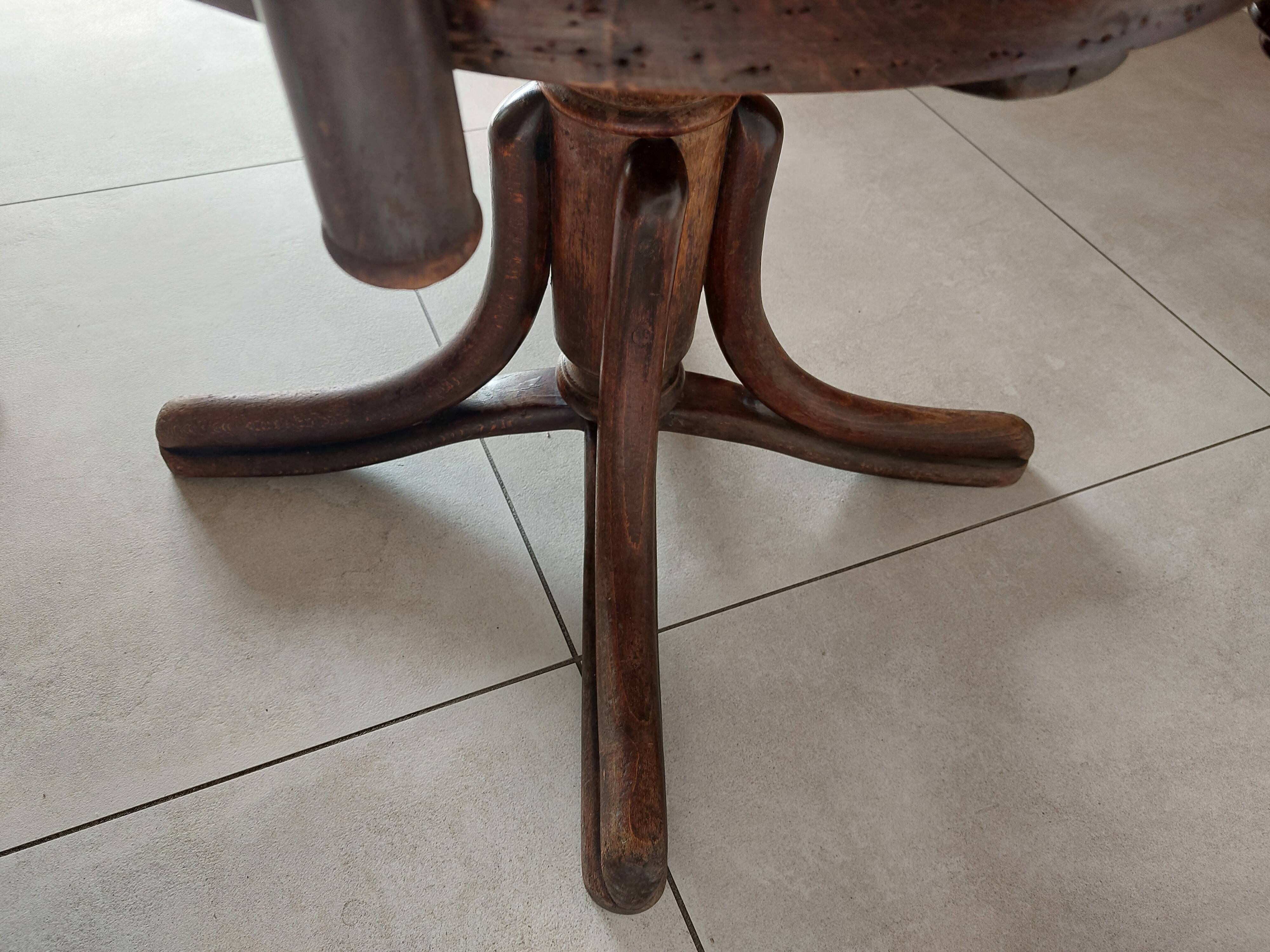 Thonet armchair, swivel, in wood and faux leather.