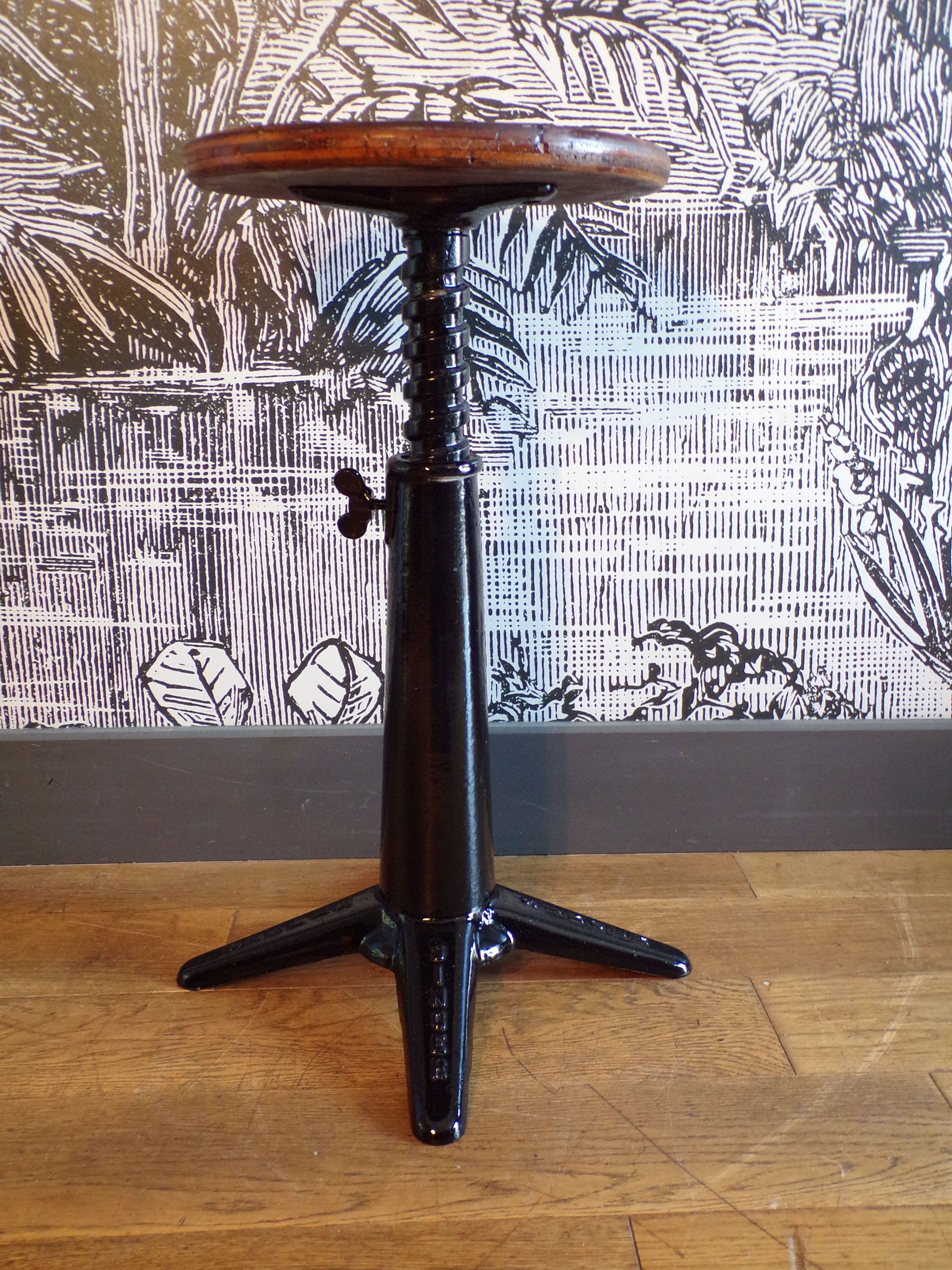 Cast-iron singer stool 1930