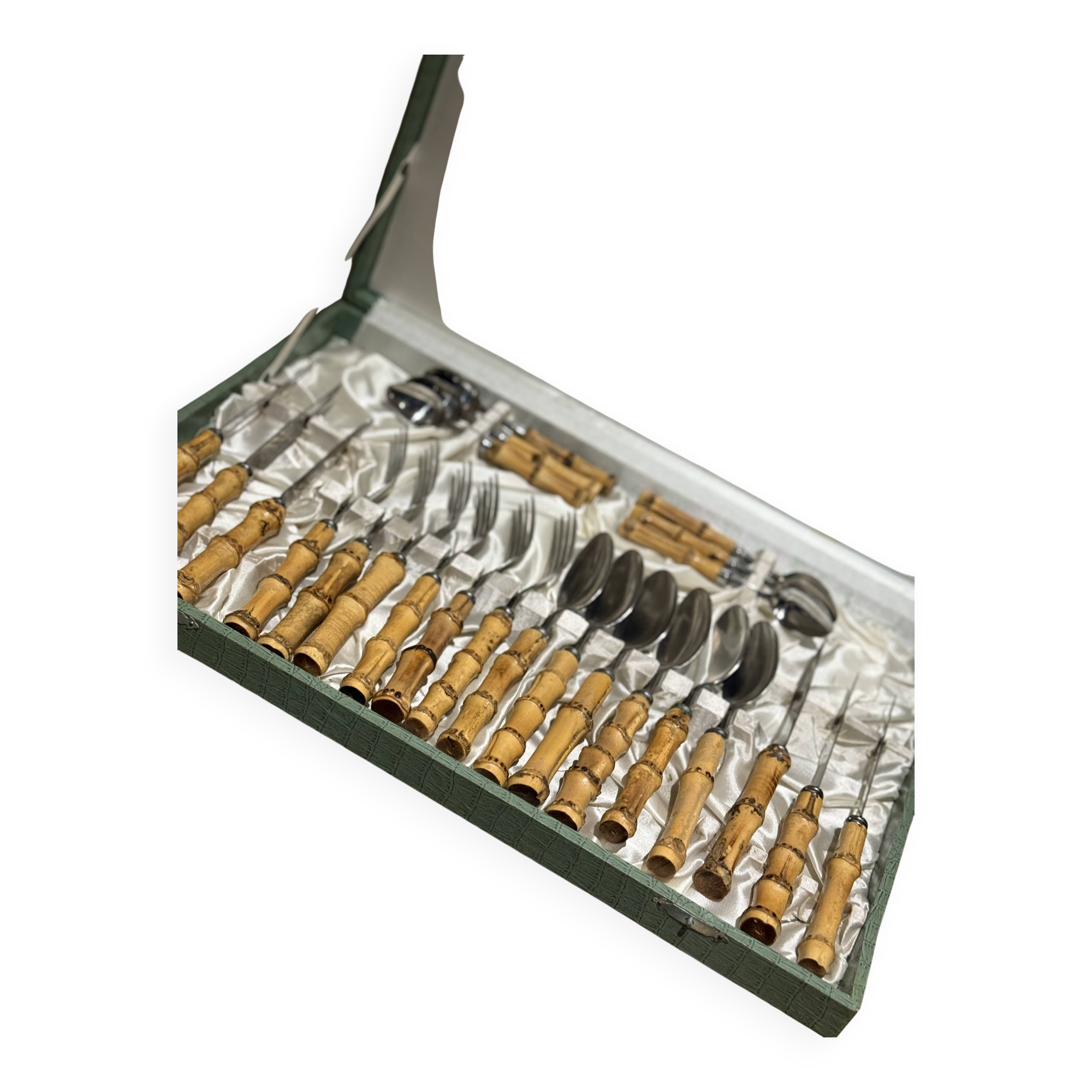 24-piece bamboo cutlery set