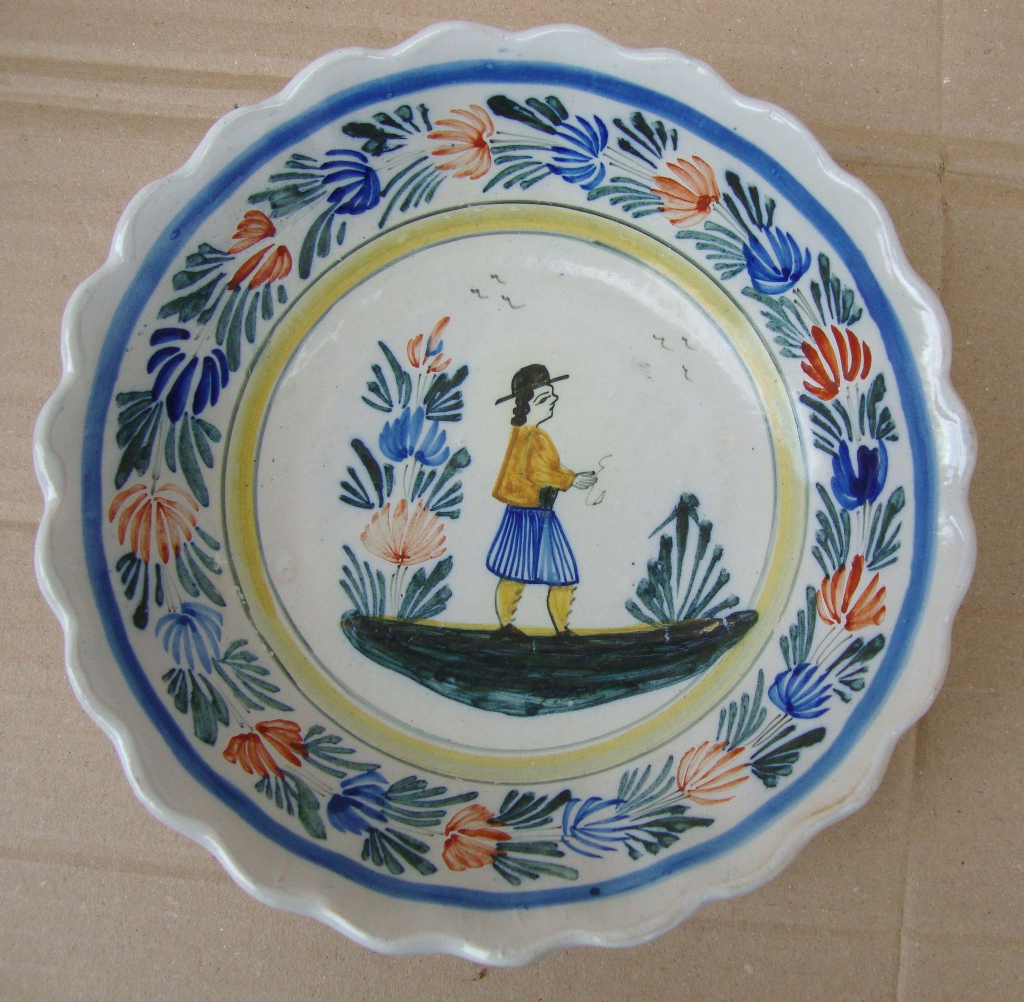 Petit plat haut saladier  ancien  Henriot Quimper