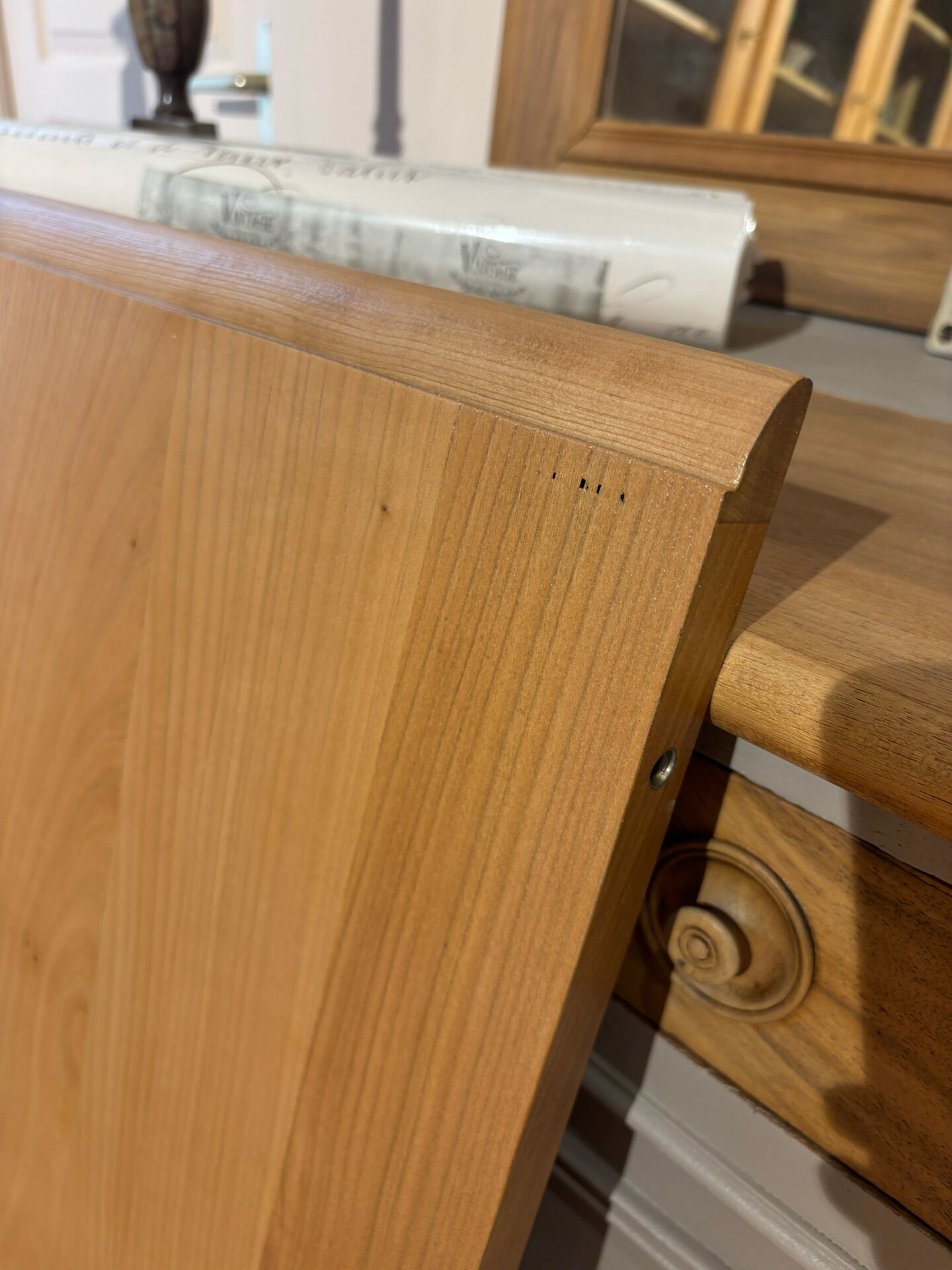 Table ovale en merisier naturel
