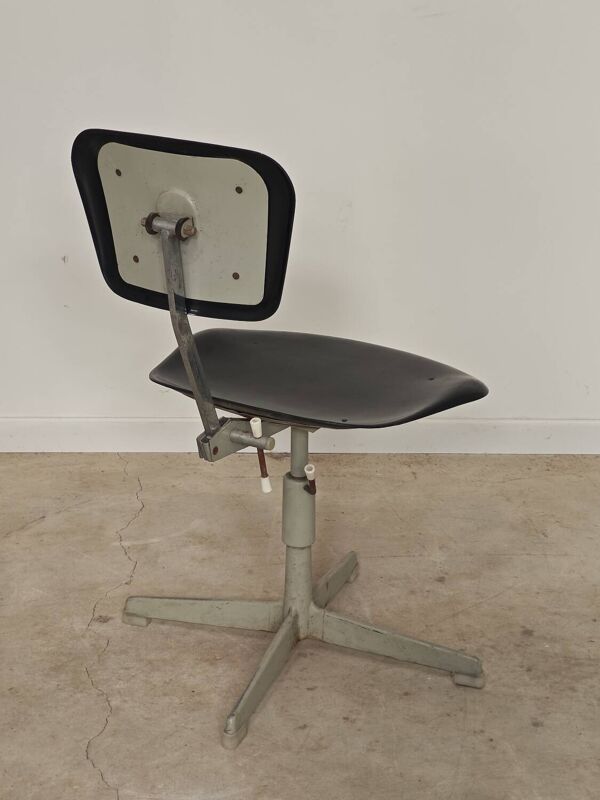 Chaise réglable industrielle réglable métal Tchécoslovaquie 1960