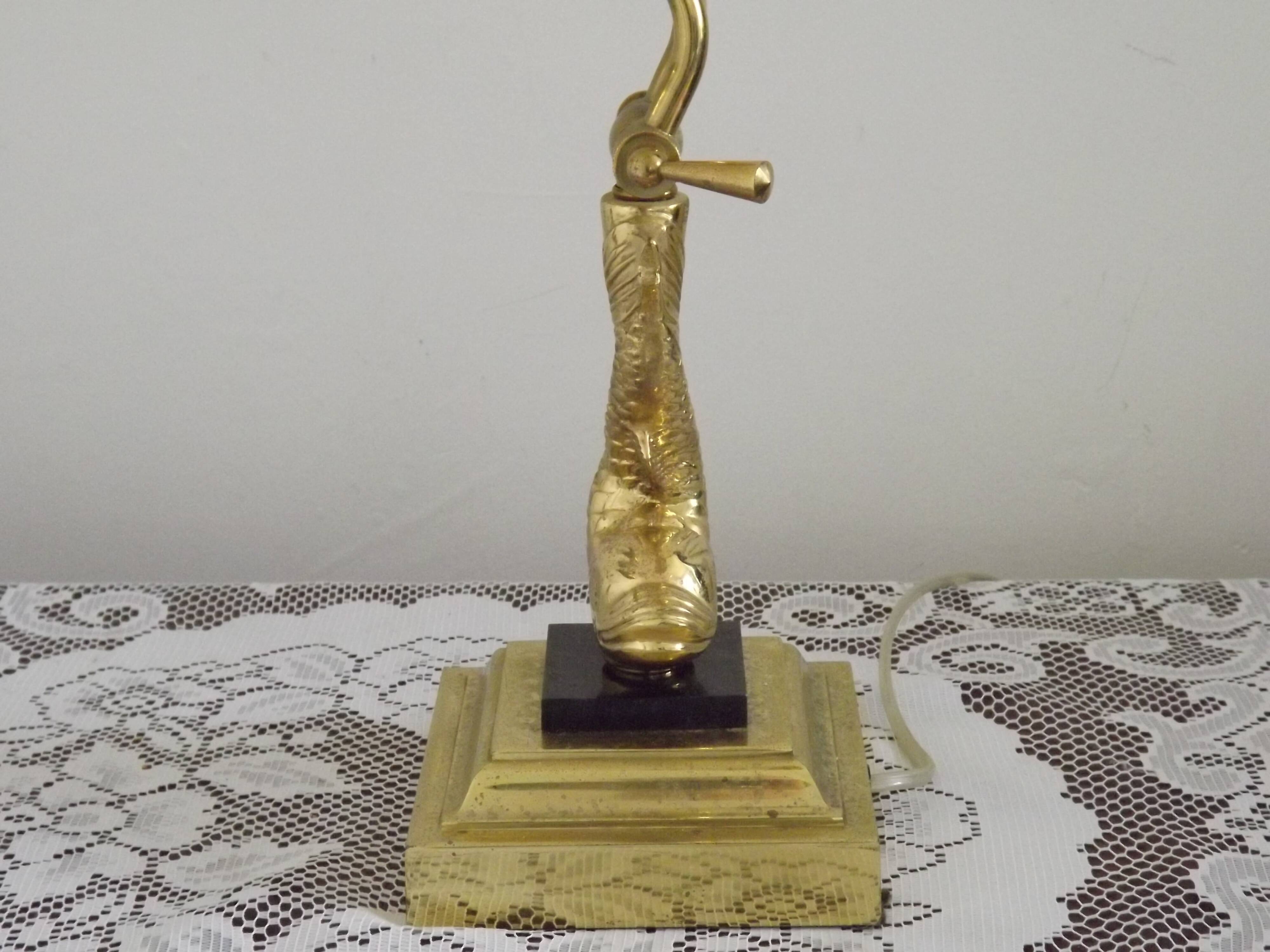 Lampe de bureau/lampe de table en laiton vintage français avec base en forme de poisson koi.