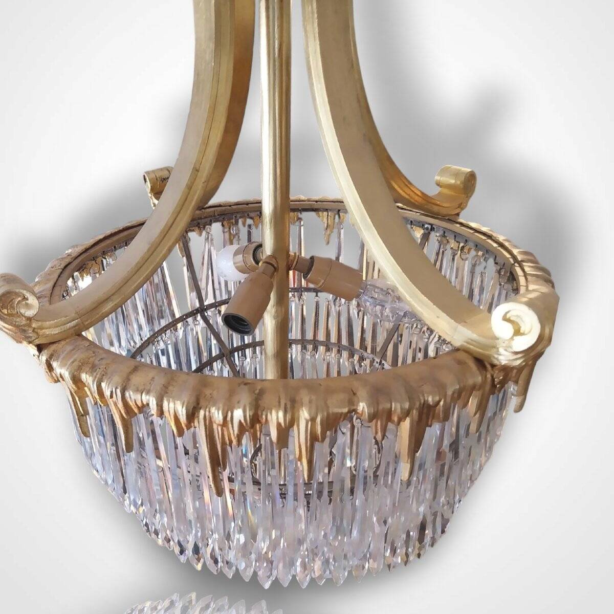 Golden bronze chandelier with crystal pendants, 19th century.