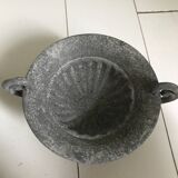 Petite paire de pots en zinc.