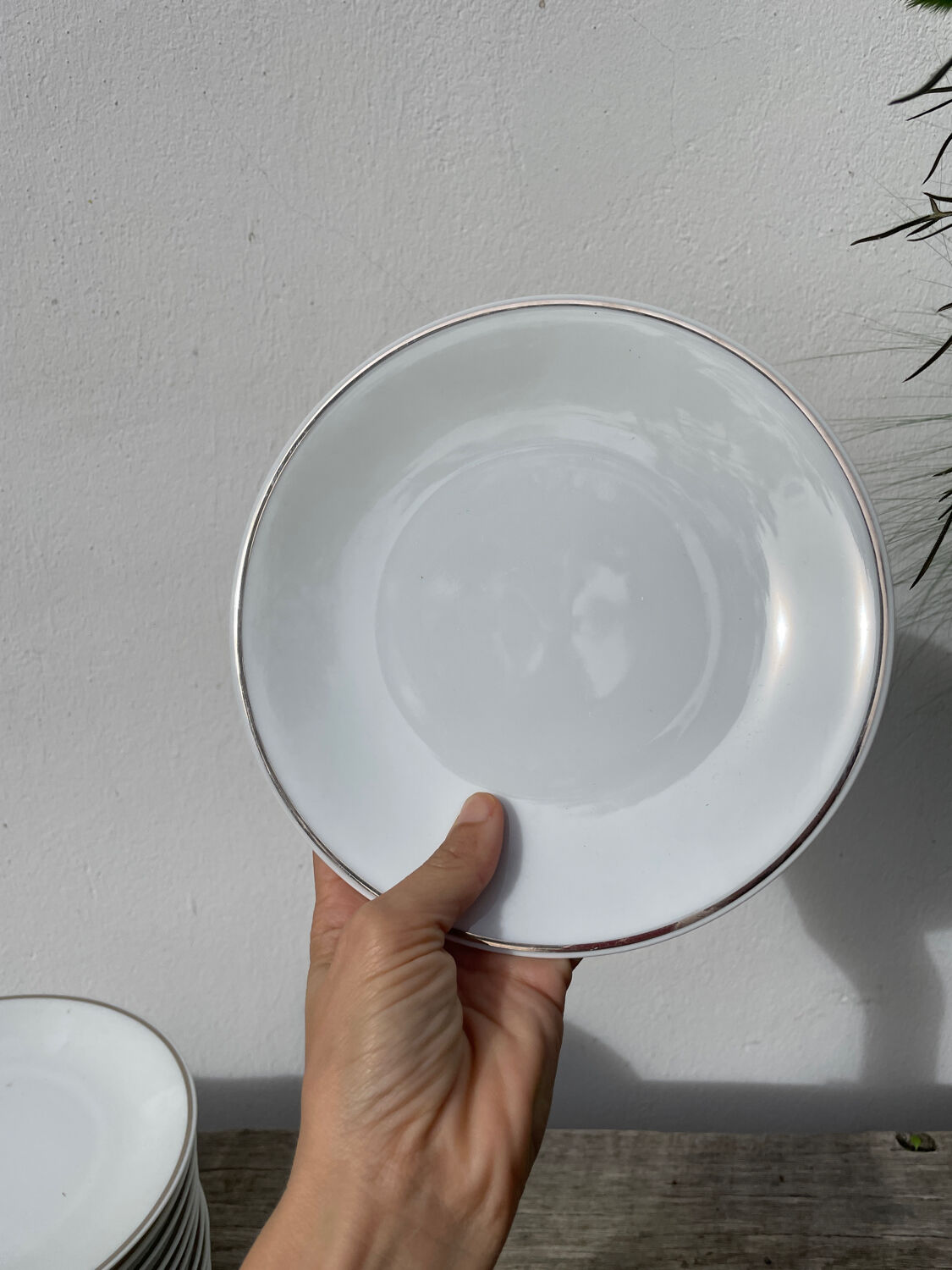 10 assiettes à dessert en porcelaine de Limoges blanches