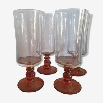 4 verres à pied