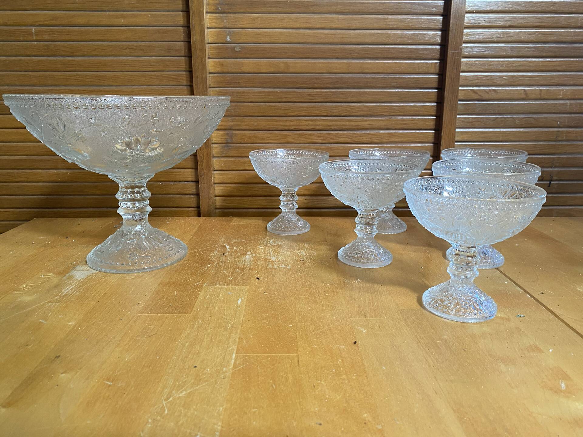 Salad bowl + 6 Ice Fruit Cups Mousse PAVEL PANEK Moulded Glass Vintage